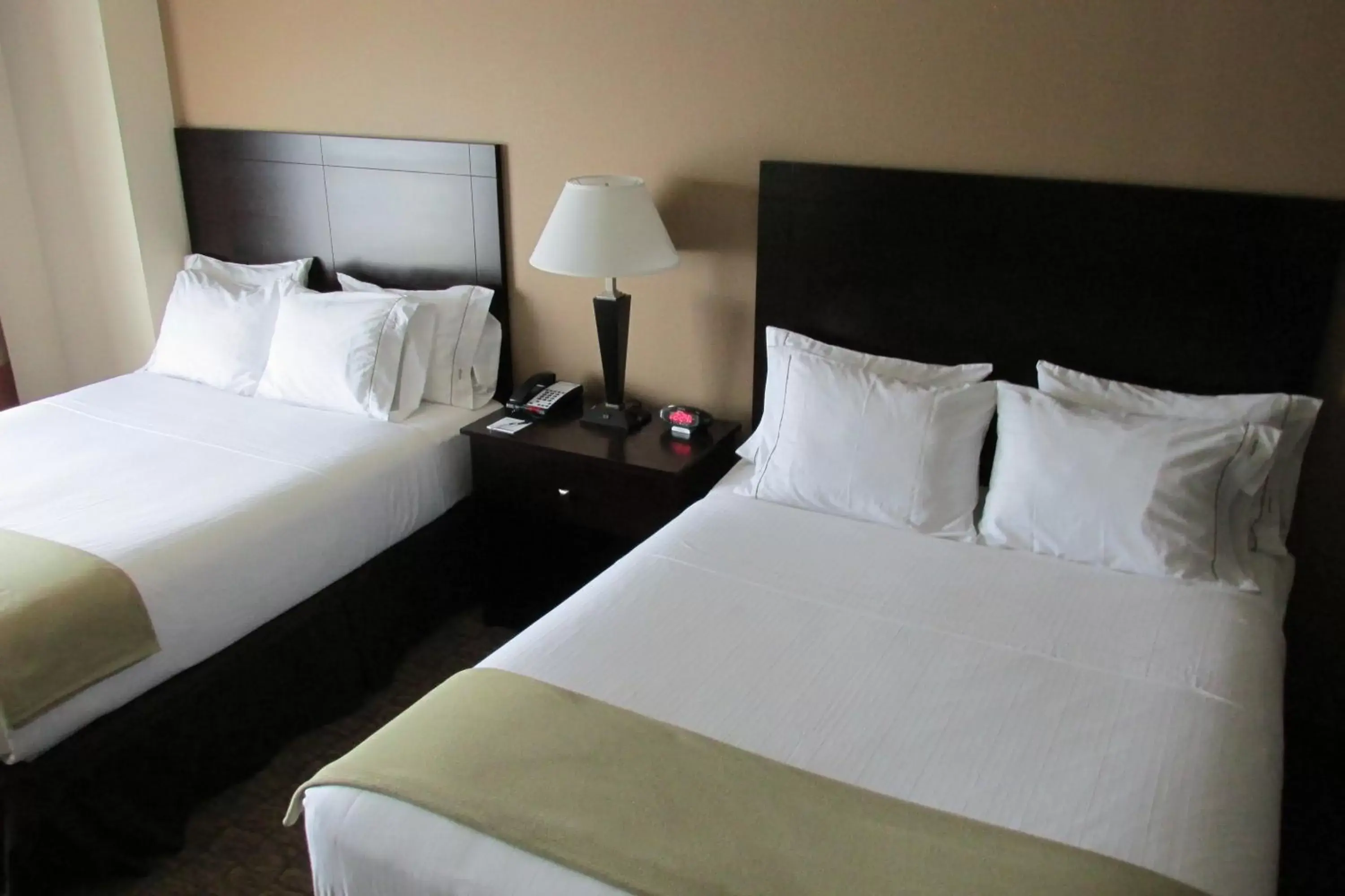 Bed in Holiday Inn Express and Suites Wheeling, an IHG Hotel