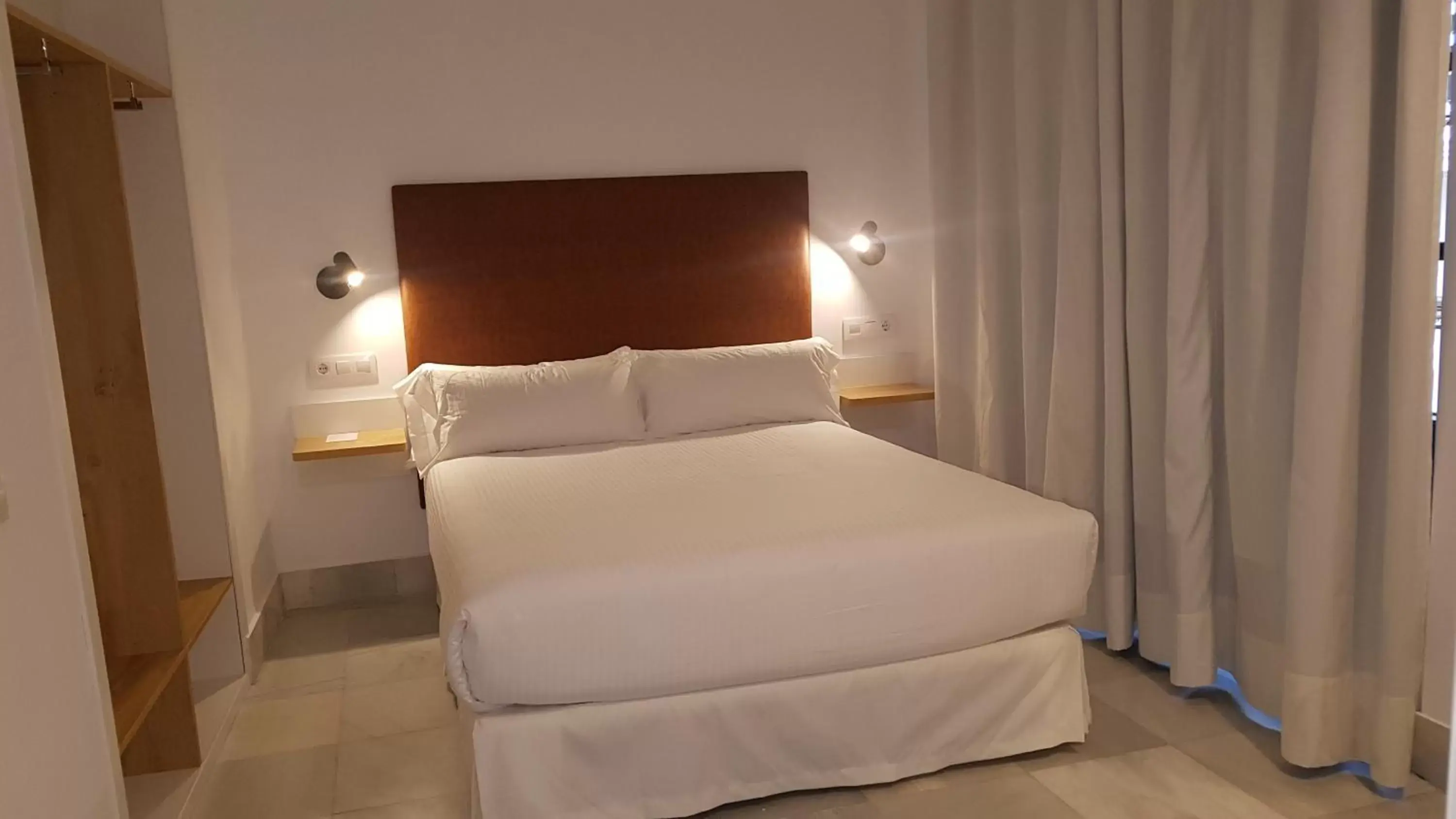 Bed in Basic Hotel Sevilla Catedral
