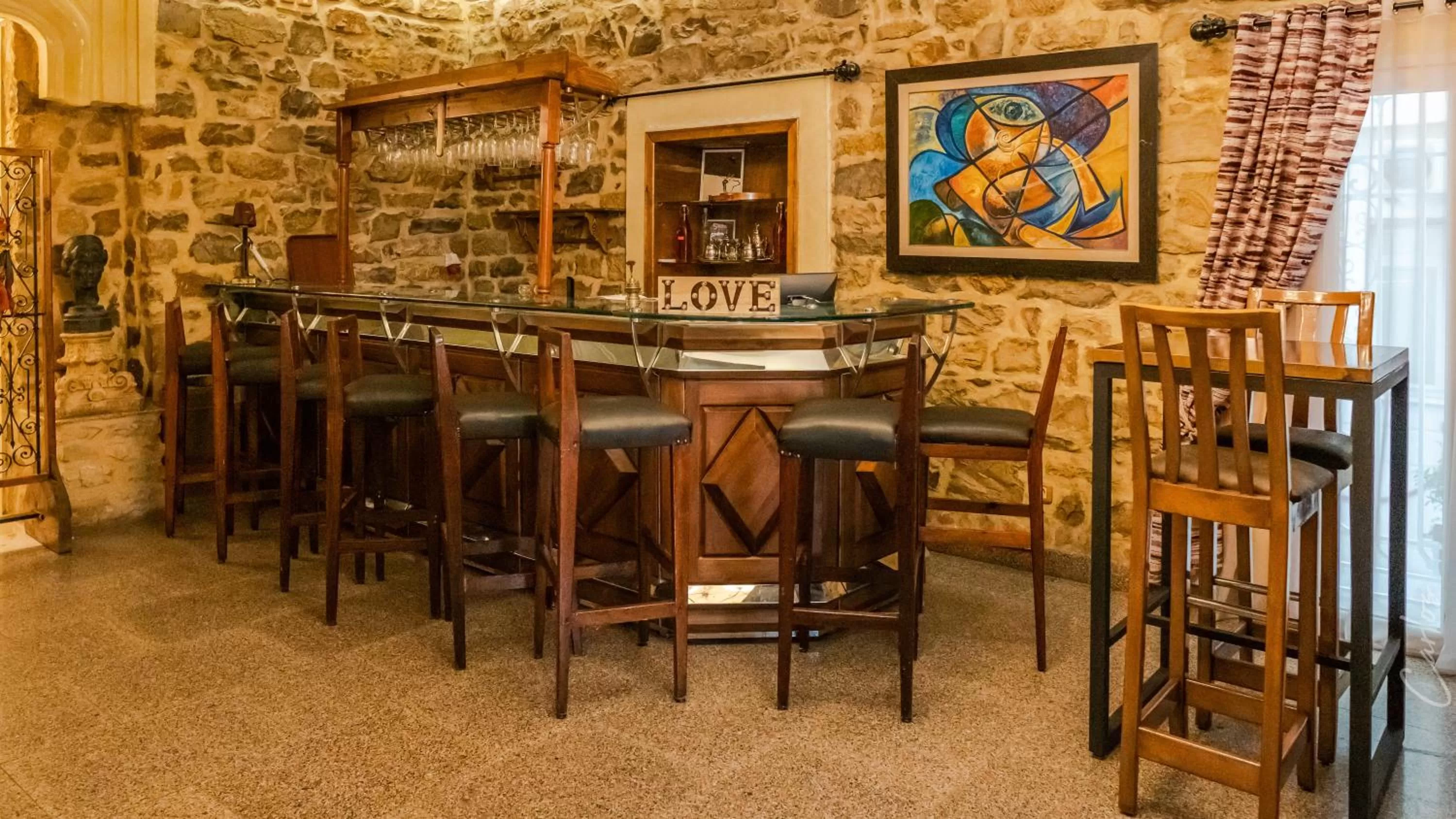 Lounge or bar in HOTEL LAFAYETTE