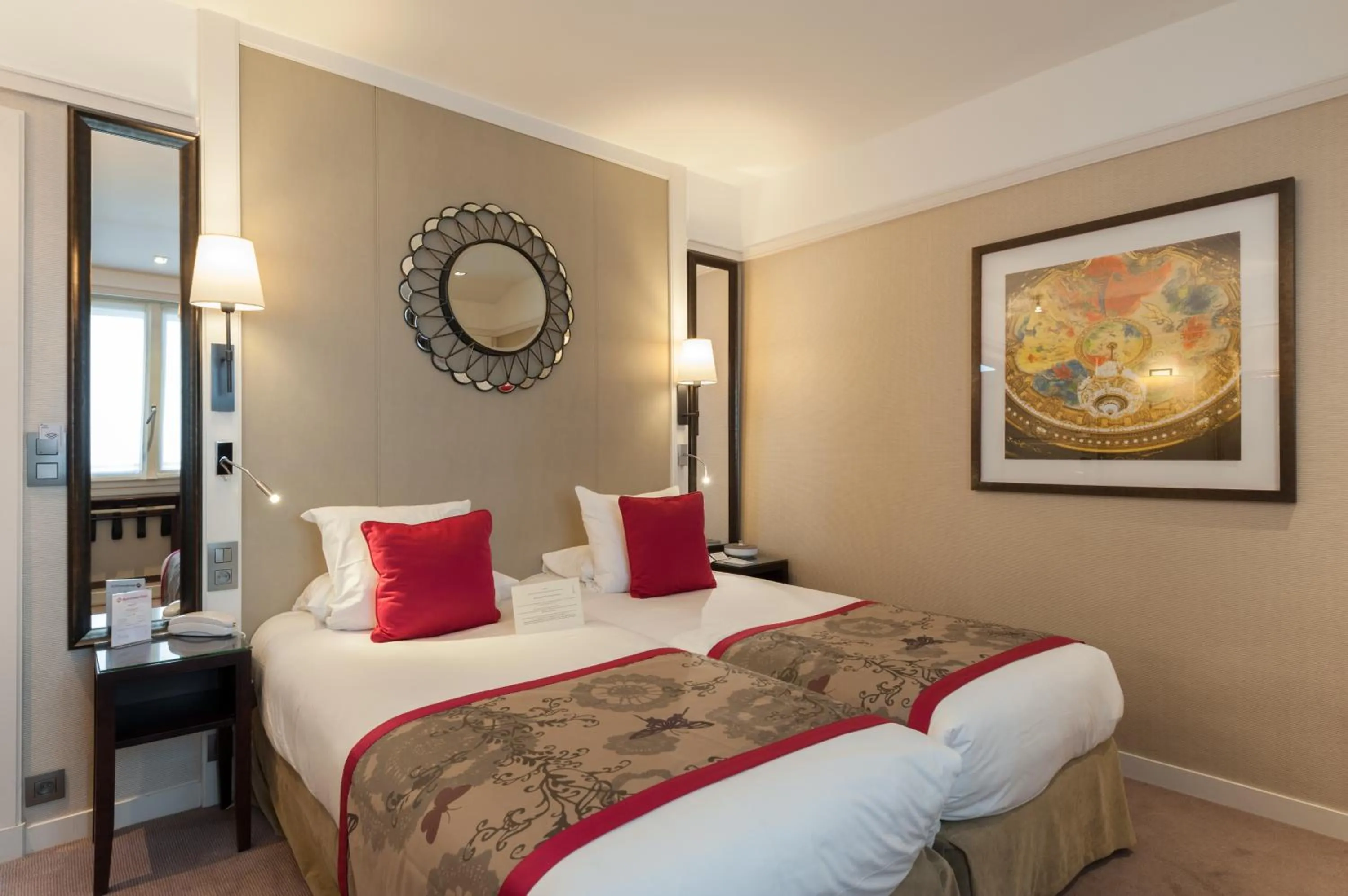 Photo of the whole room, Bed in Best Western Plus Hotel Sydney Opera