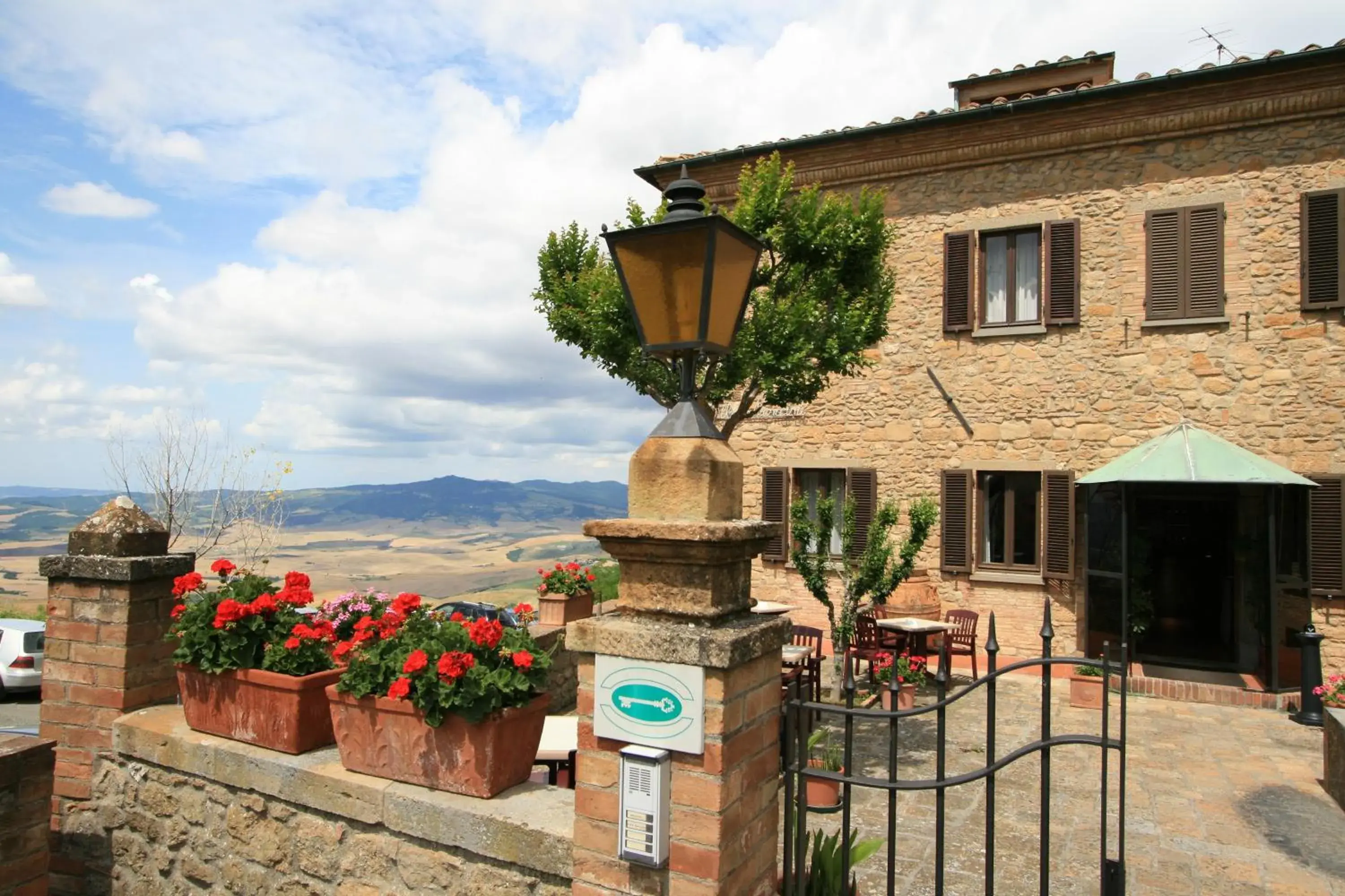 Facade/entrance, Mountain View in Villa Nencini