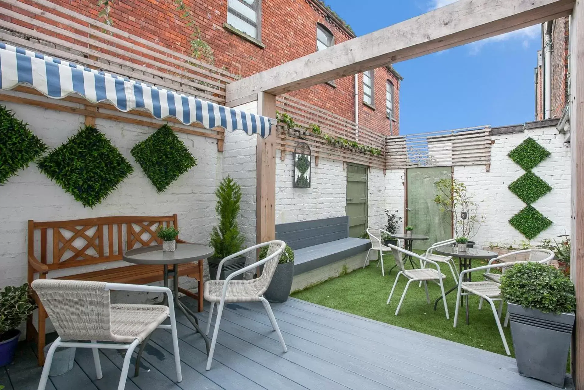 Property building in Titanic Guest 4 Star Boutique- Tourism NI certified- Free parking Property building in Titanic Guest 4 Star Boutique- Tourism NI certified- Free parking