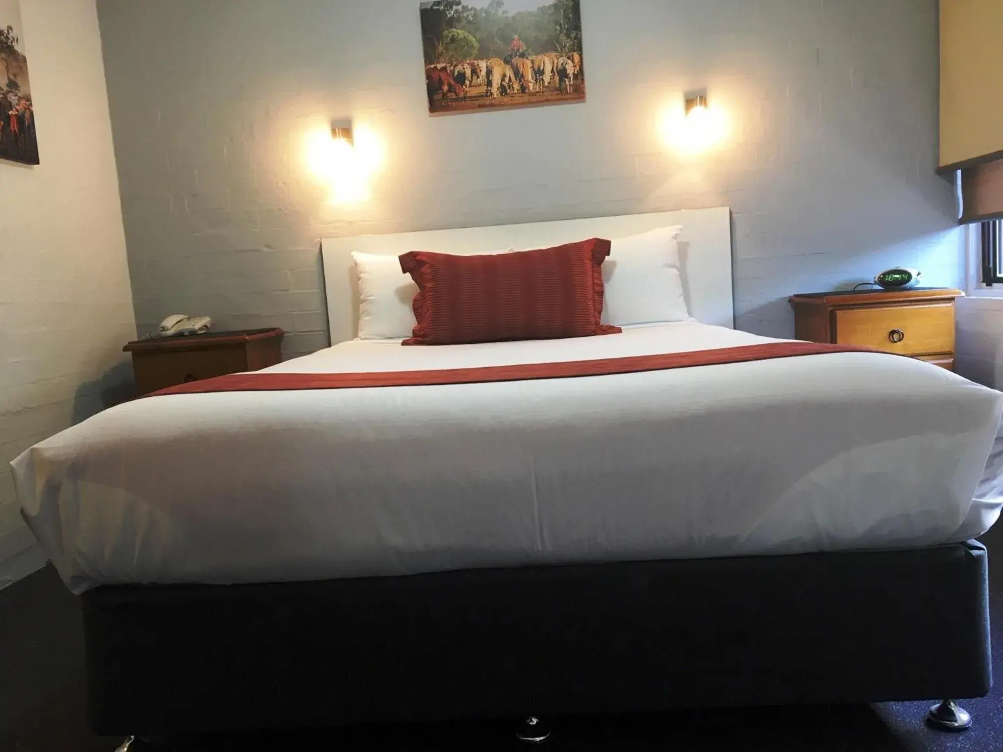 Bed in Nicholas Royal Motel - No Pets Allowed