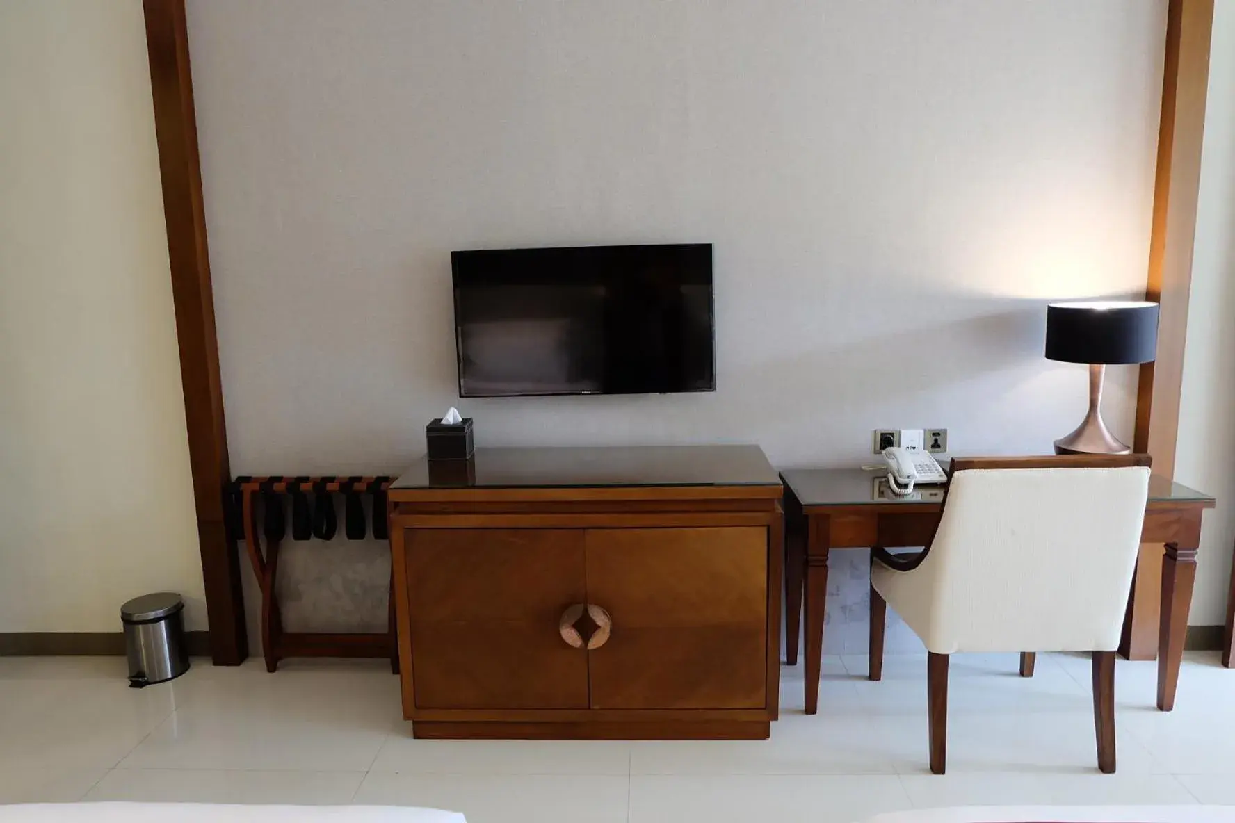 TV and multimedia, TV/Entertainment Center in Hotel Puri Asri