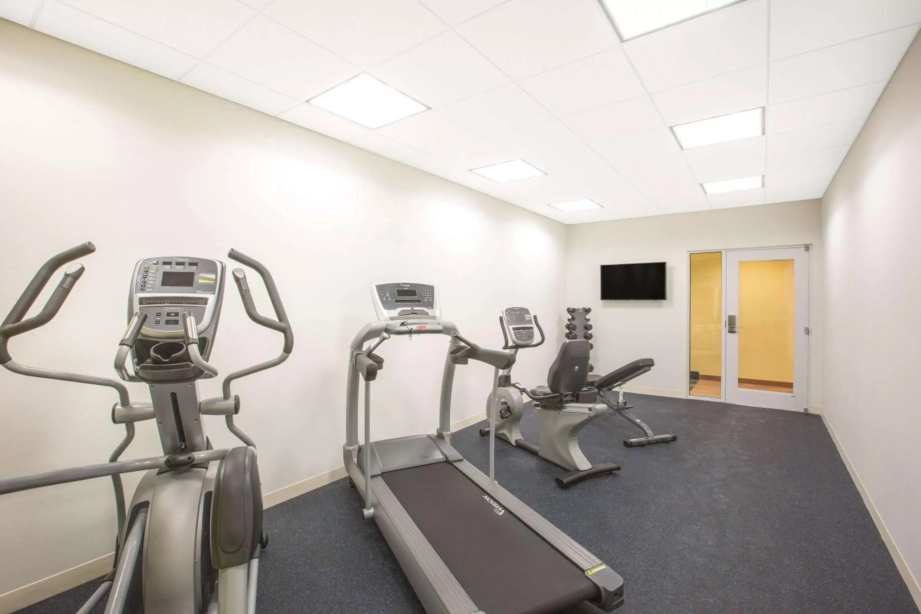 Fitness centre/facilities, Fitness Center/Facilities in Days Inn & Suites by Wyndham Kearney