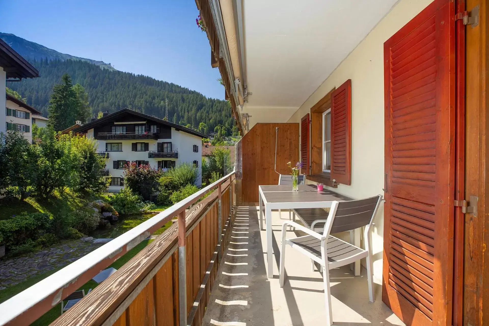 Garden view, Balcony/Terrace in Sport-Lodge Klosters