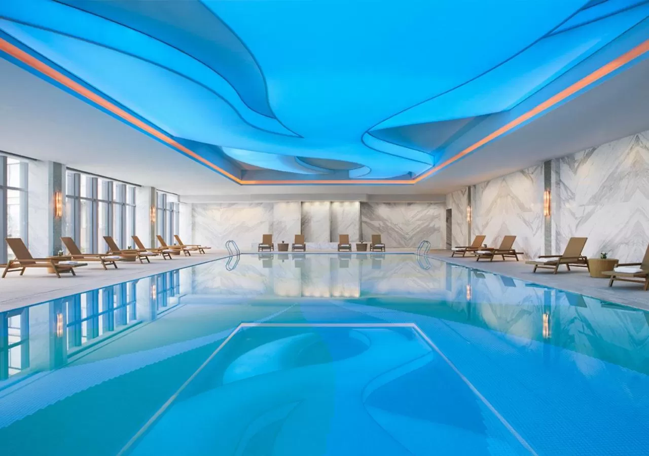 Swimming pool in Courtyard by Marriott Hangzhou Wulin