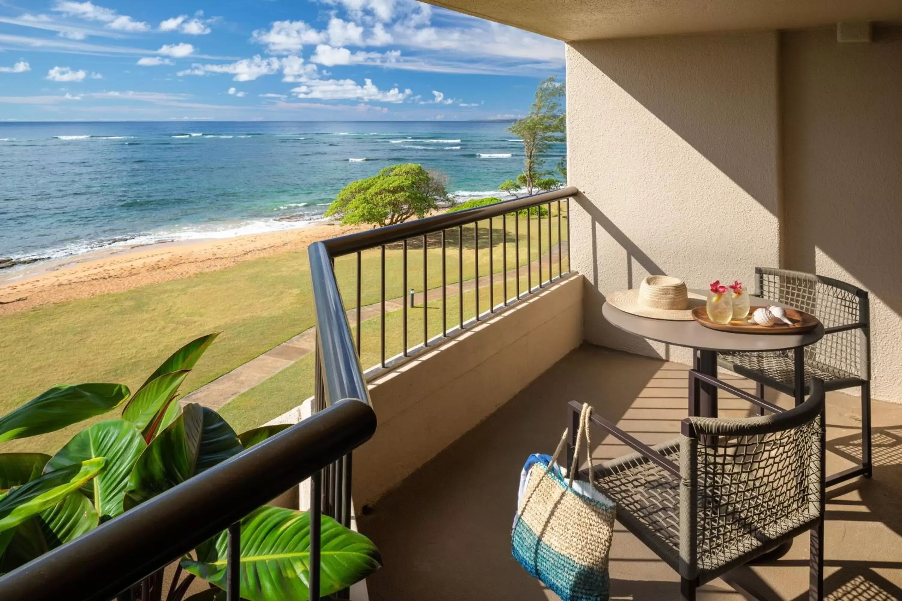 Photo of the whole room in Sheraton Kauai Coconut Beach Resort