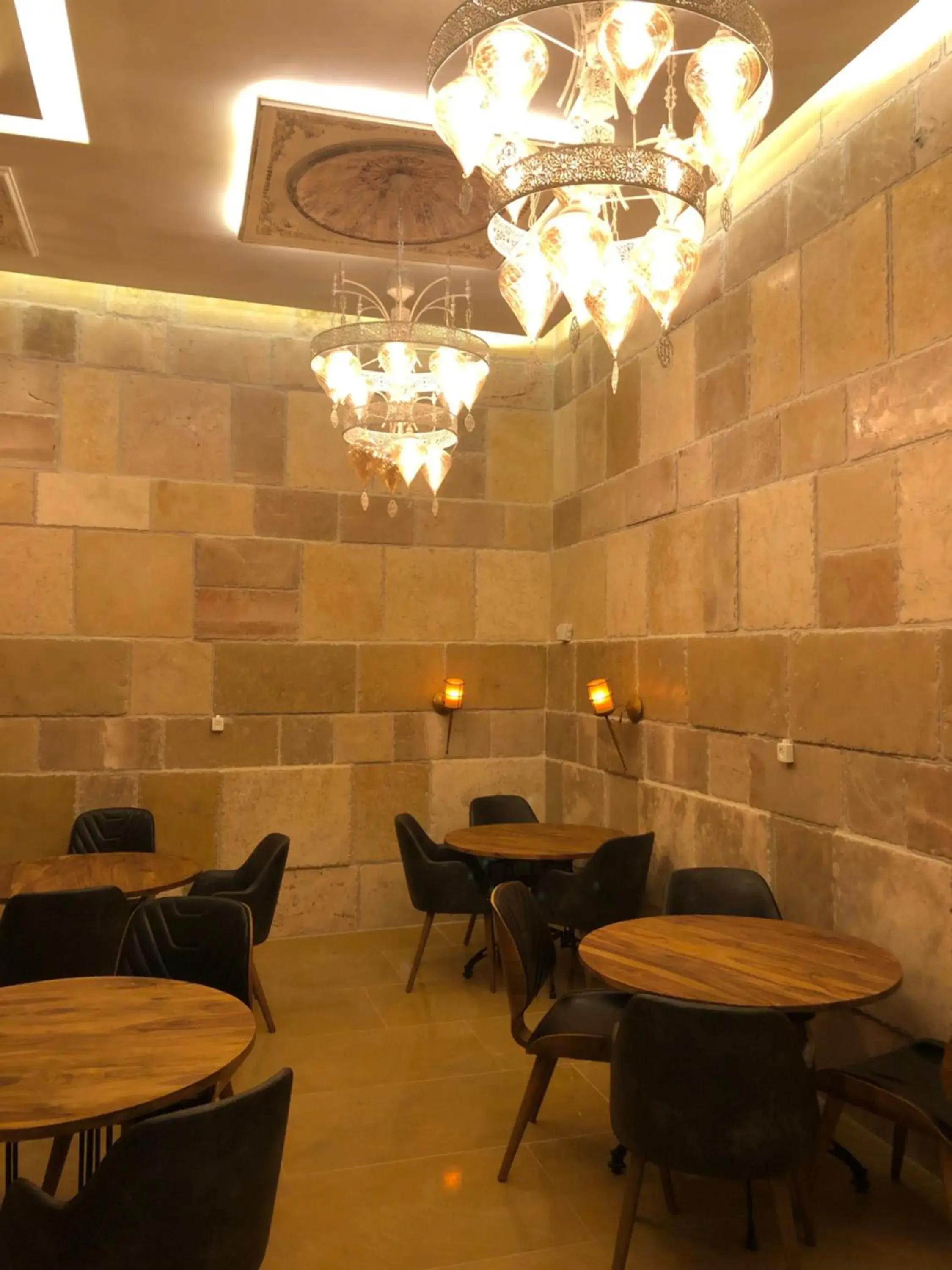 Restaurant/Places to Eat in Hashimi Hotel