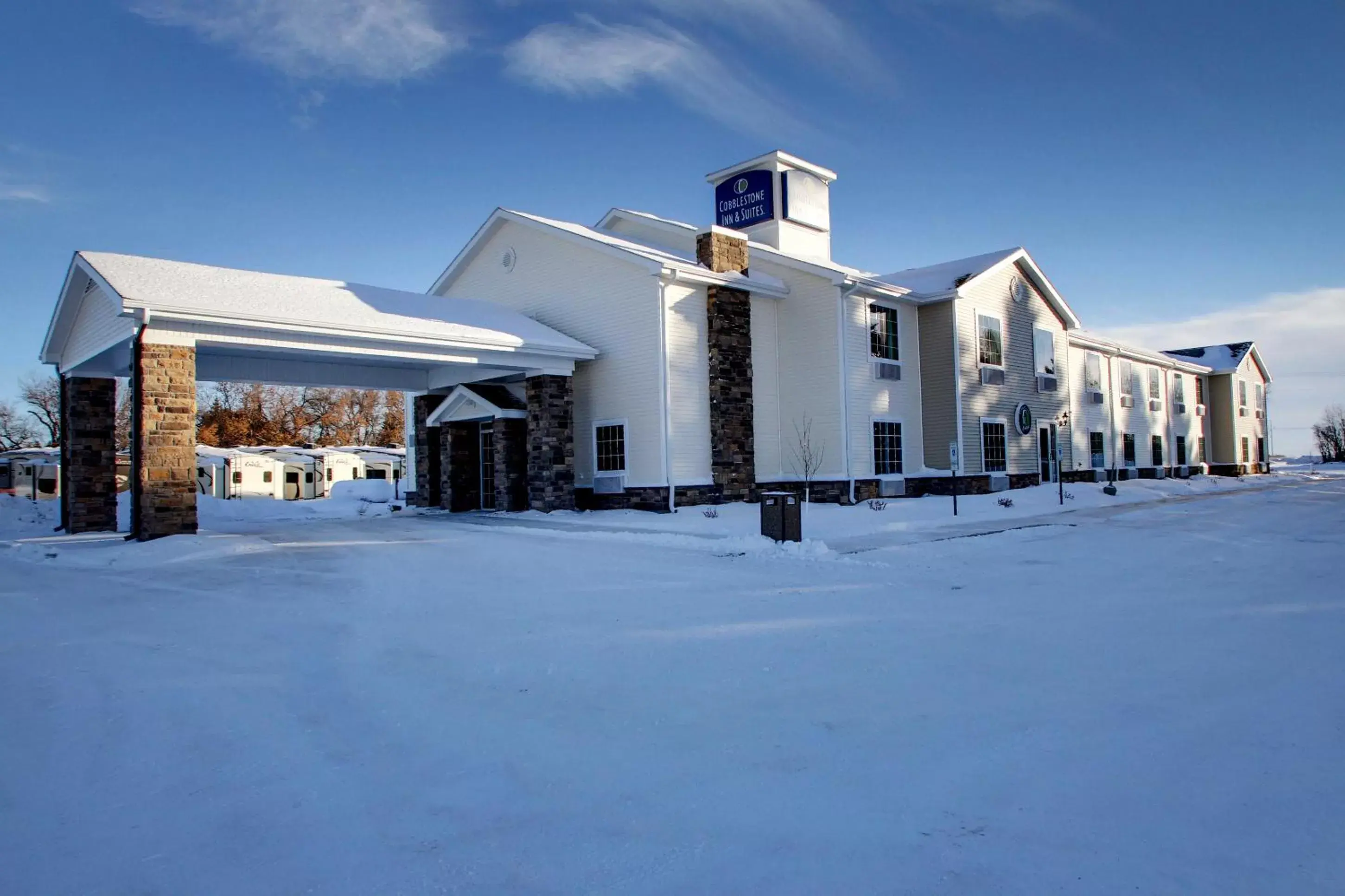 Property building, Winter in Cobblestone Inn & Suites - Rugby