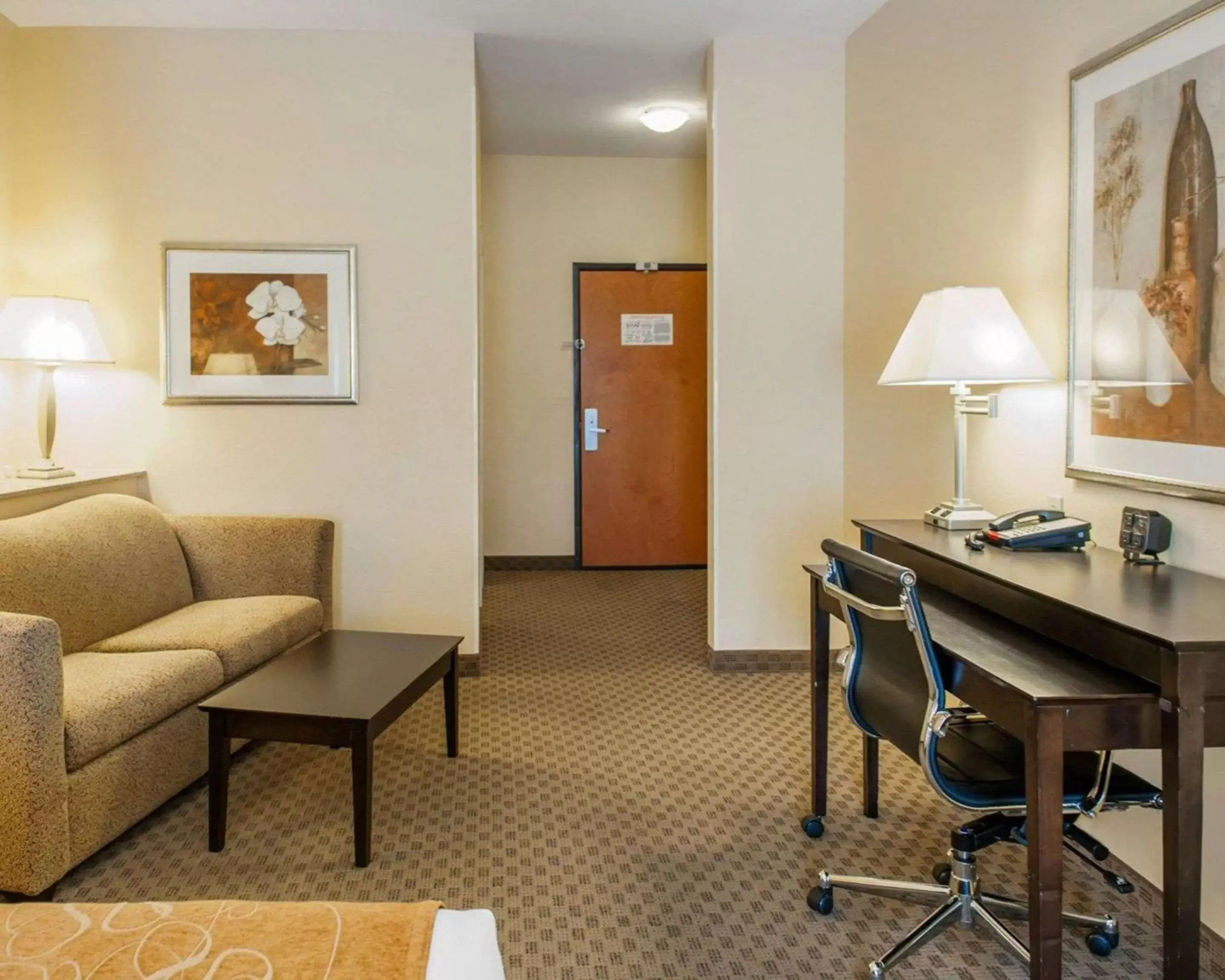 Photo of the whole room, Seating Area in Comfort Suites French Lick