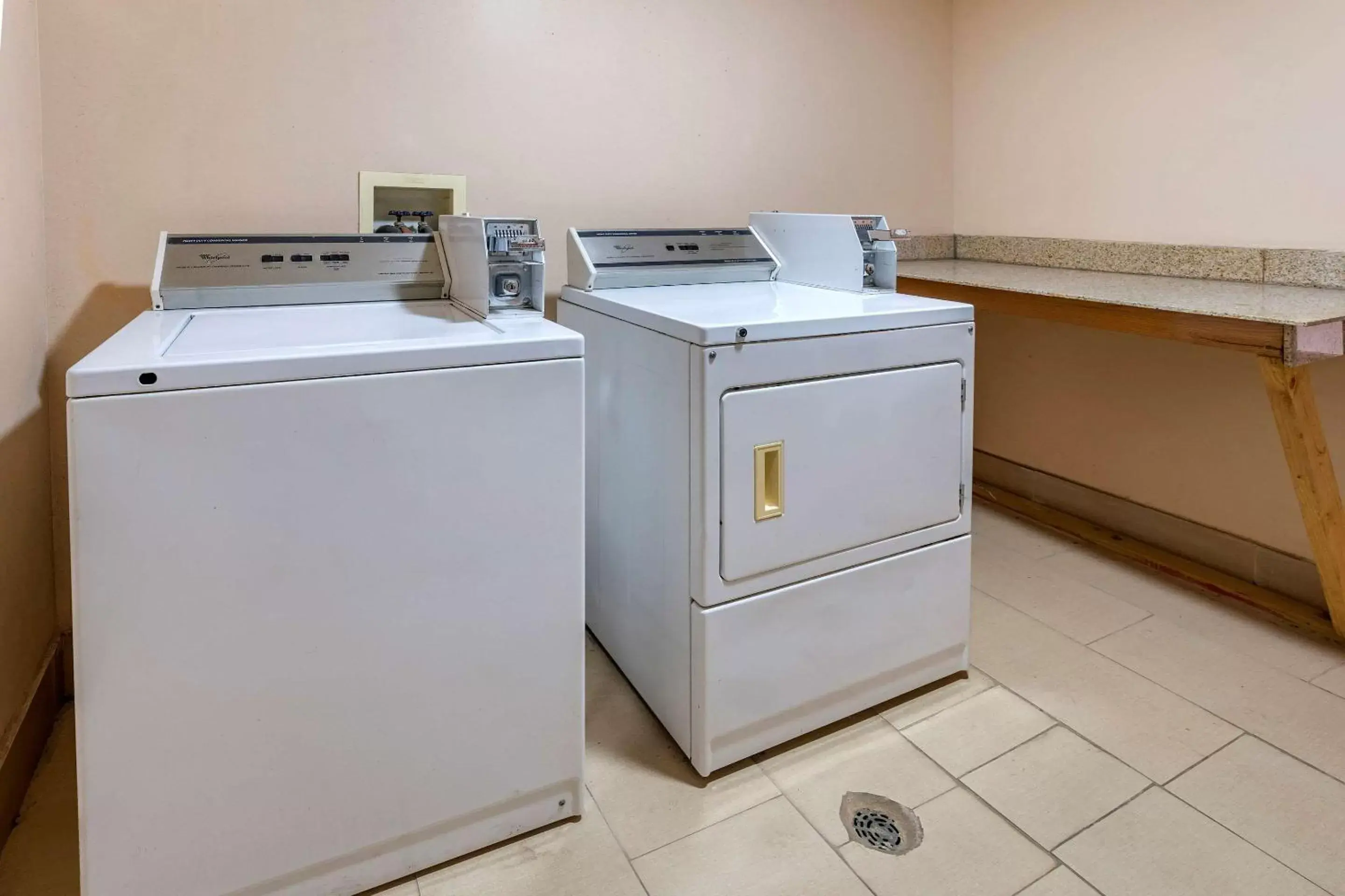 On site, Kitchen/Kitchenette in Comfort Inn & Suites Lincoln Talladega I-20