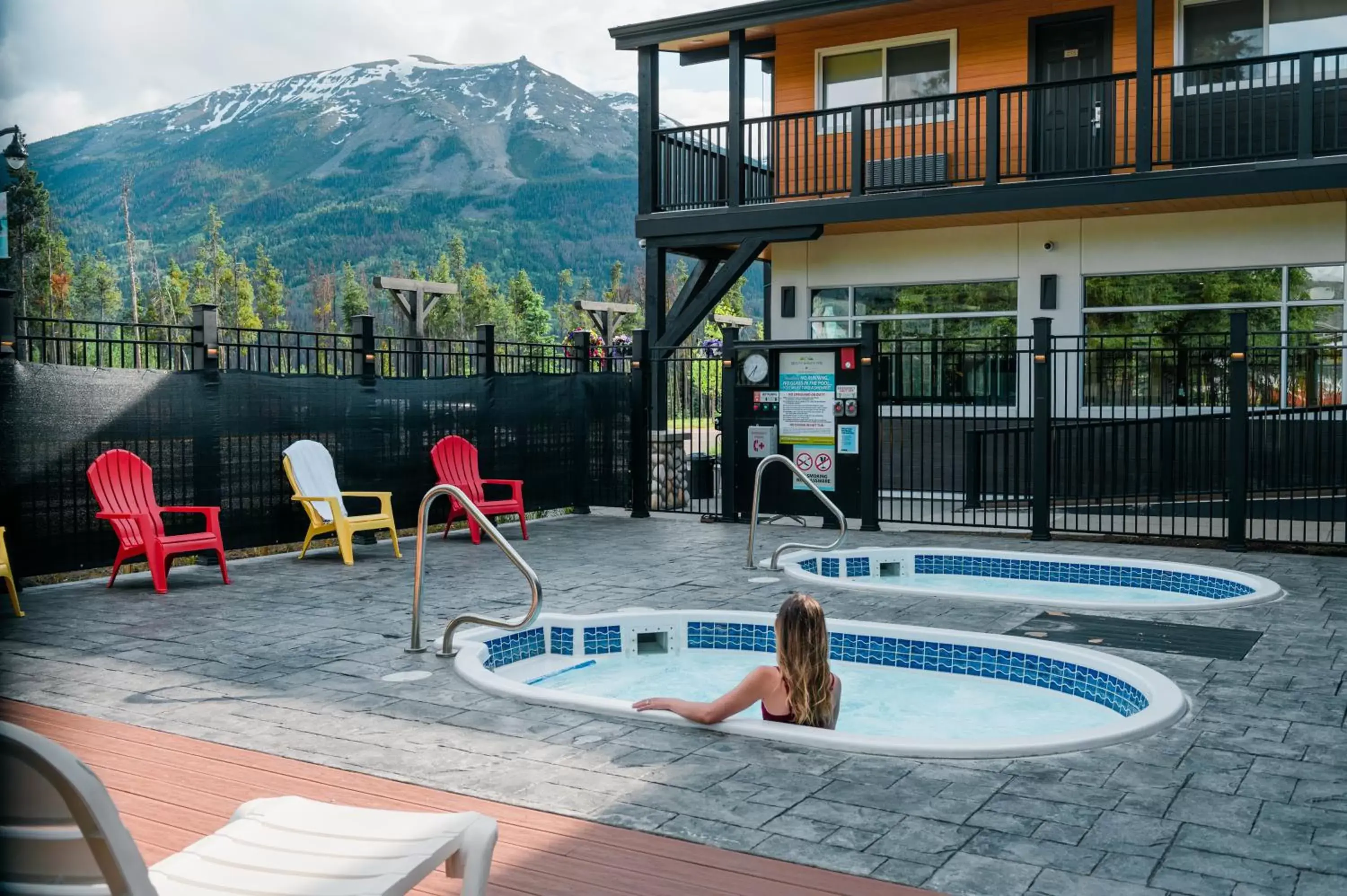 Property building, Swimming Pool in Mount Robson Inn