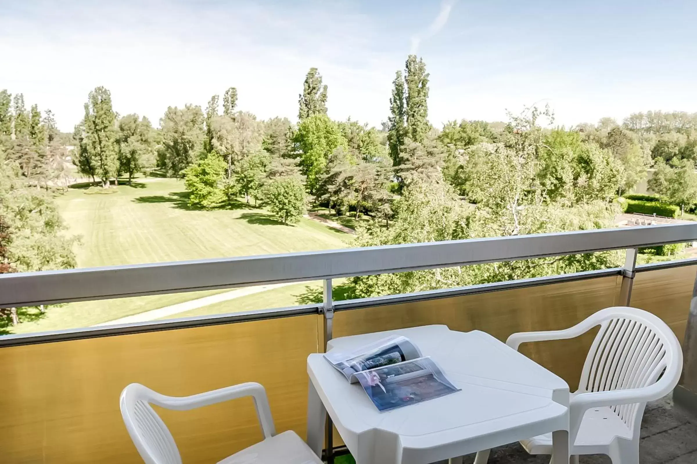 Balcony/Terrace in Brit Hotel Le Parc Vichy