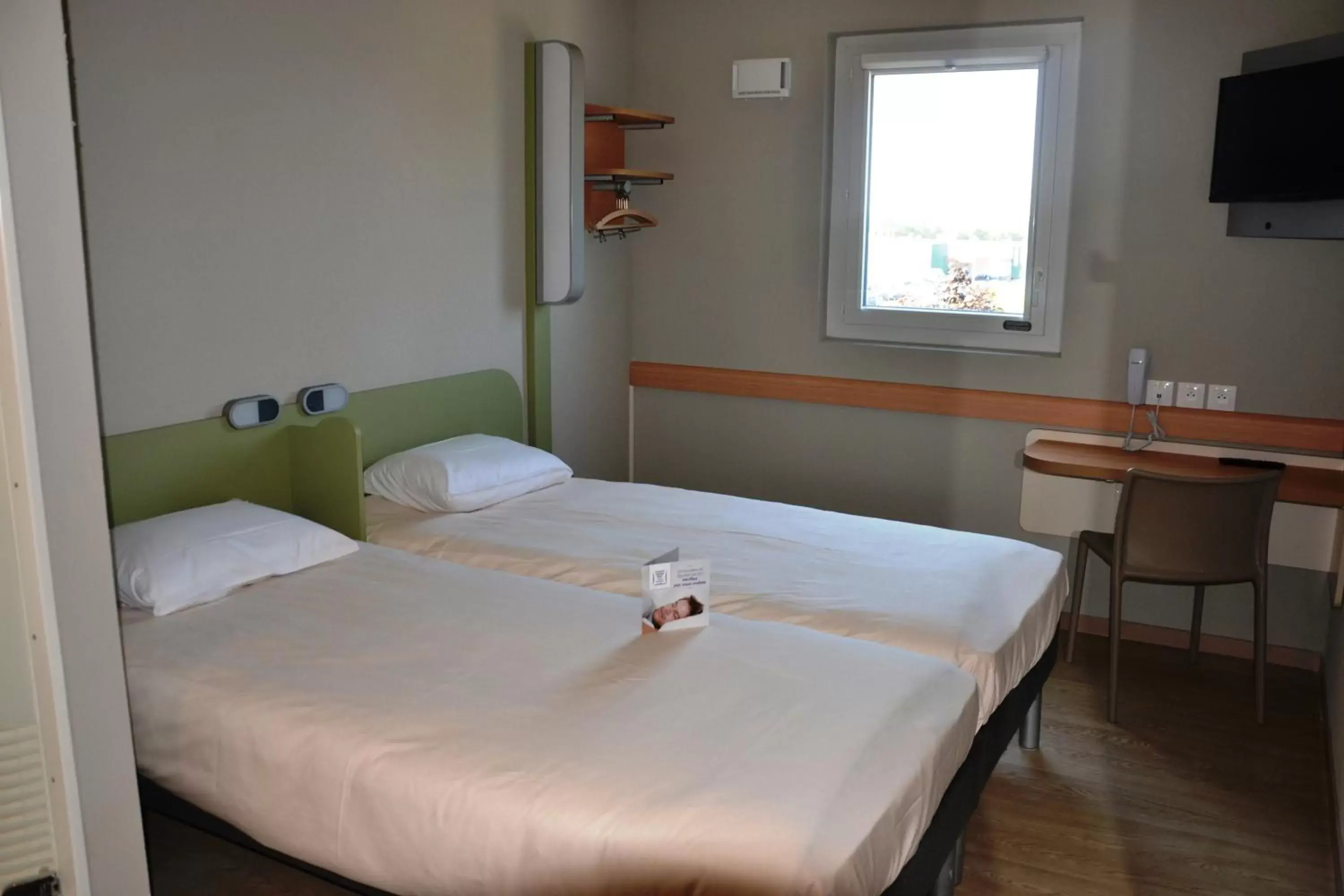 Bed in Ibis Budget Chalon Sur Saone Nord