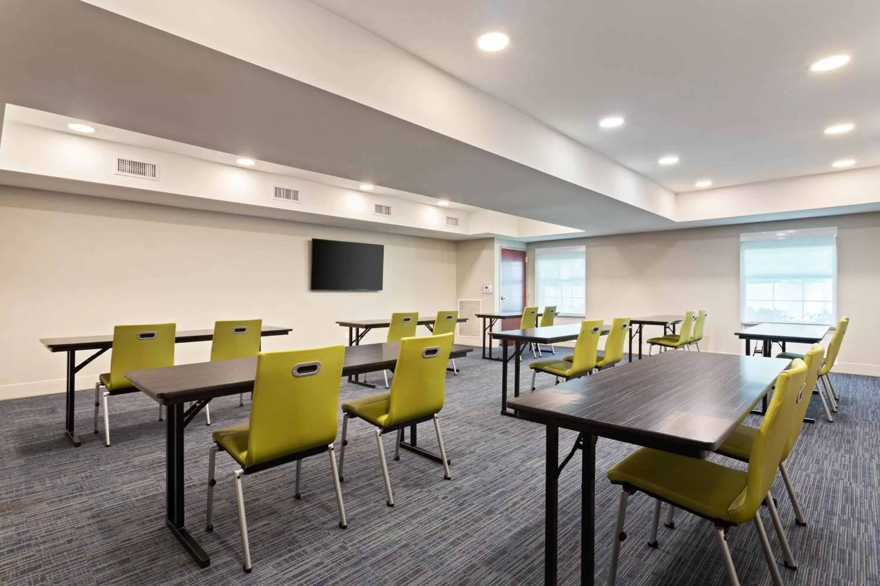 Meeting/conference room in Holiday Inn Express Jacksonville East, an IHG Hotel