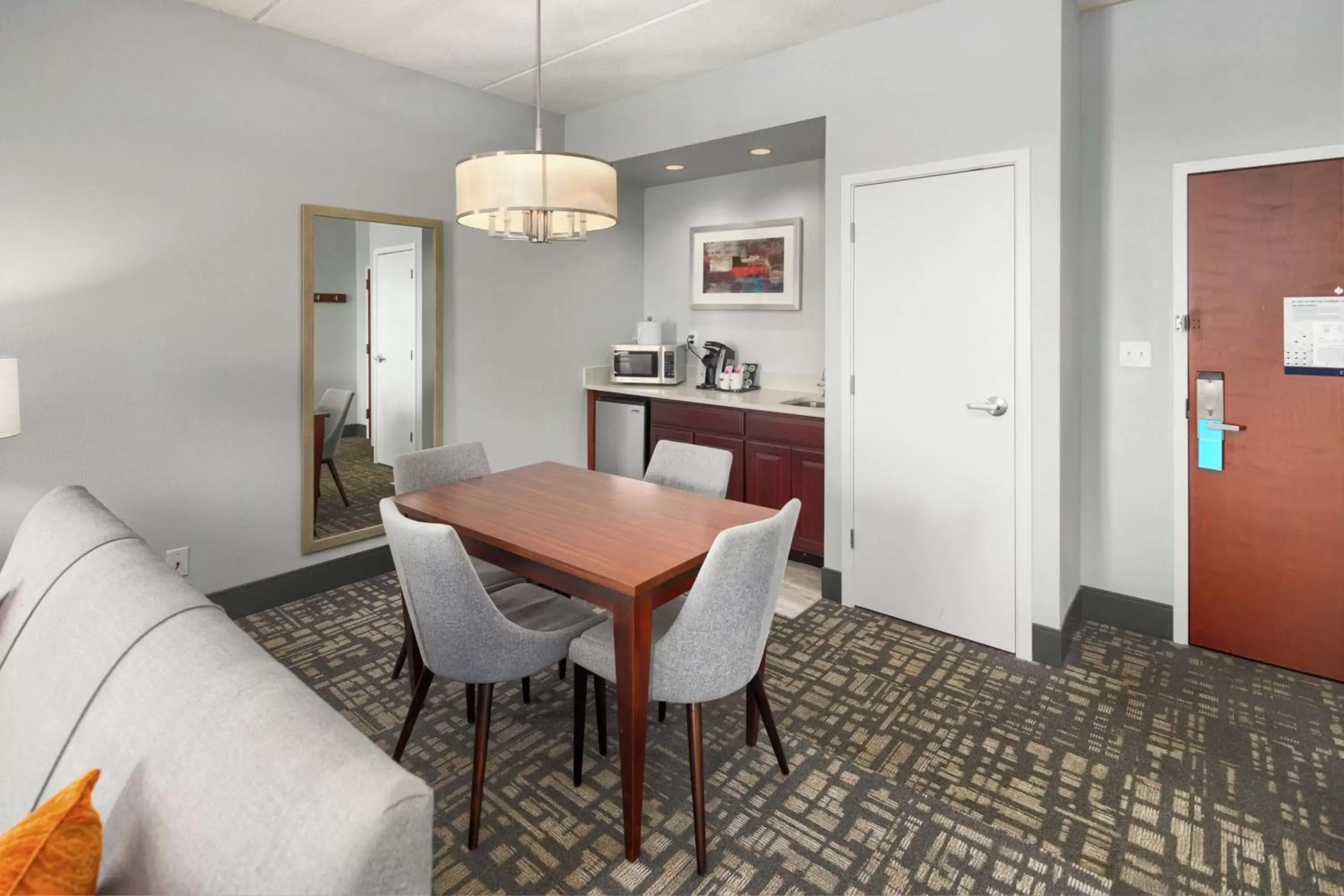 Living room, Dining Area in Hampton Inn Louisville Northeast