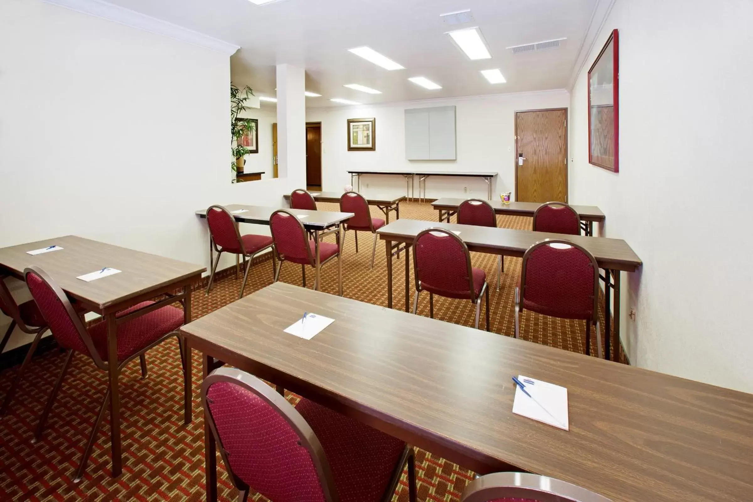 Business facilities in AmericInn by Wyndham Johnston Des Moines