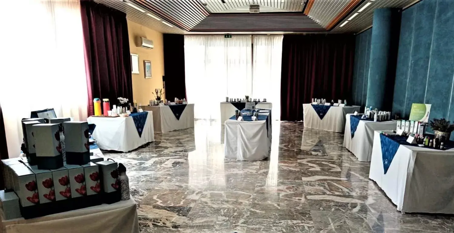 Meeting/conference room, Restaurant/Places to Eat in Hotel Grazia Deledda