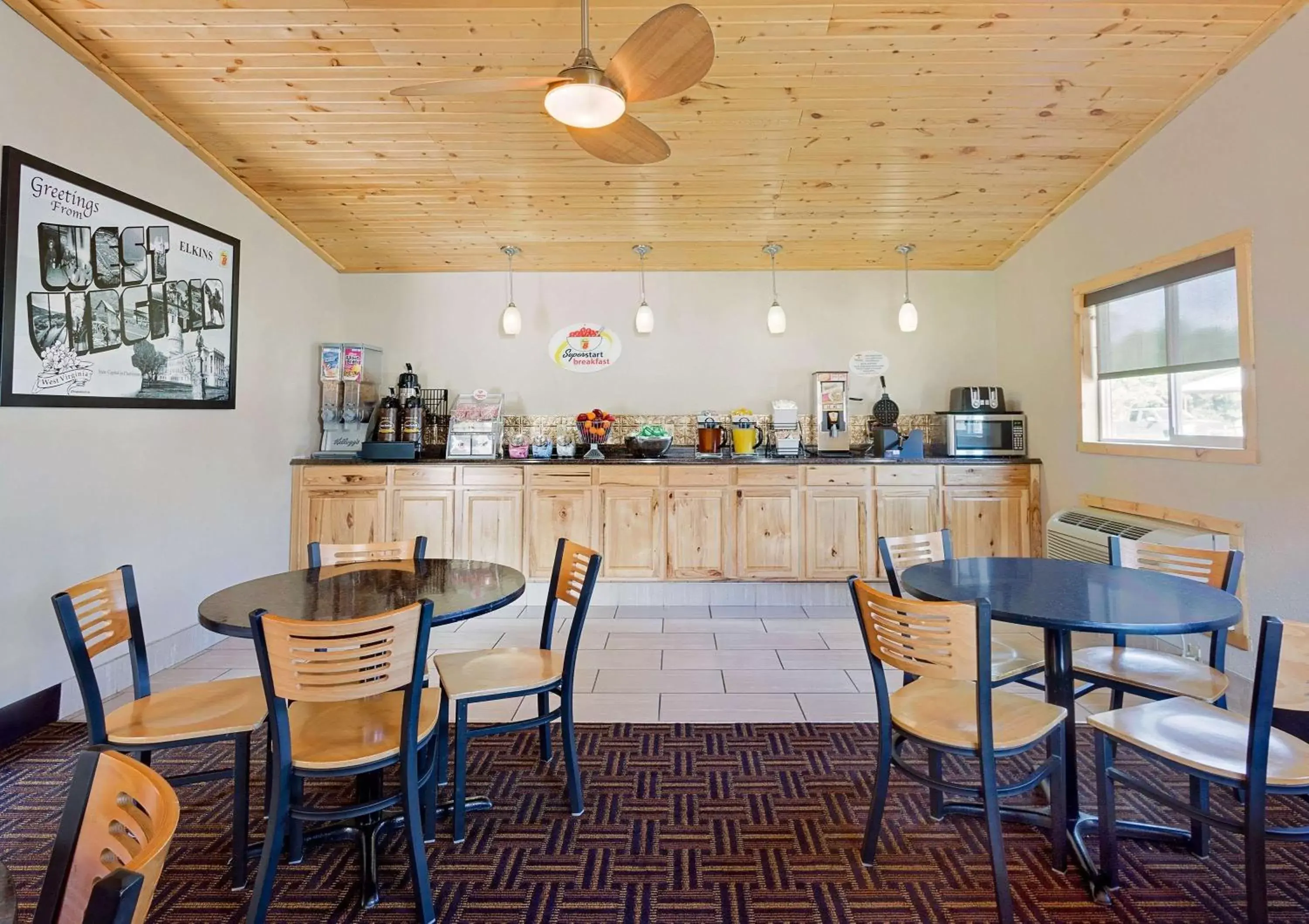 Restaurant/places to eat in Super 8 by Wyndham Elkins Restaurant/places to eat in Super 8 by Wyndham Elkins