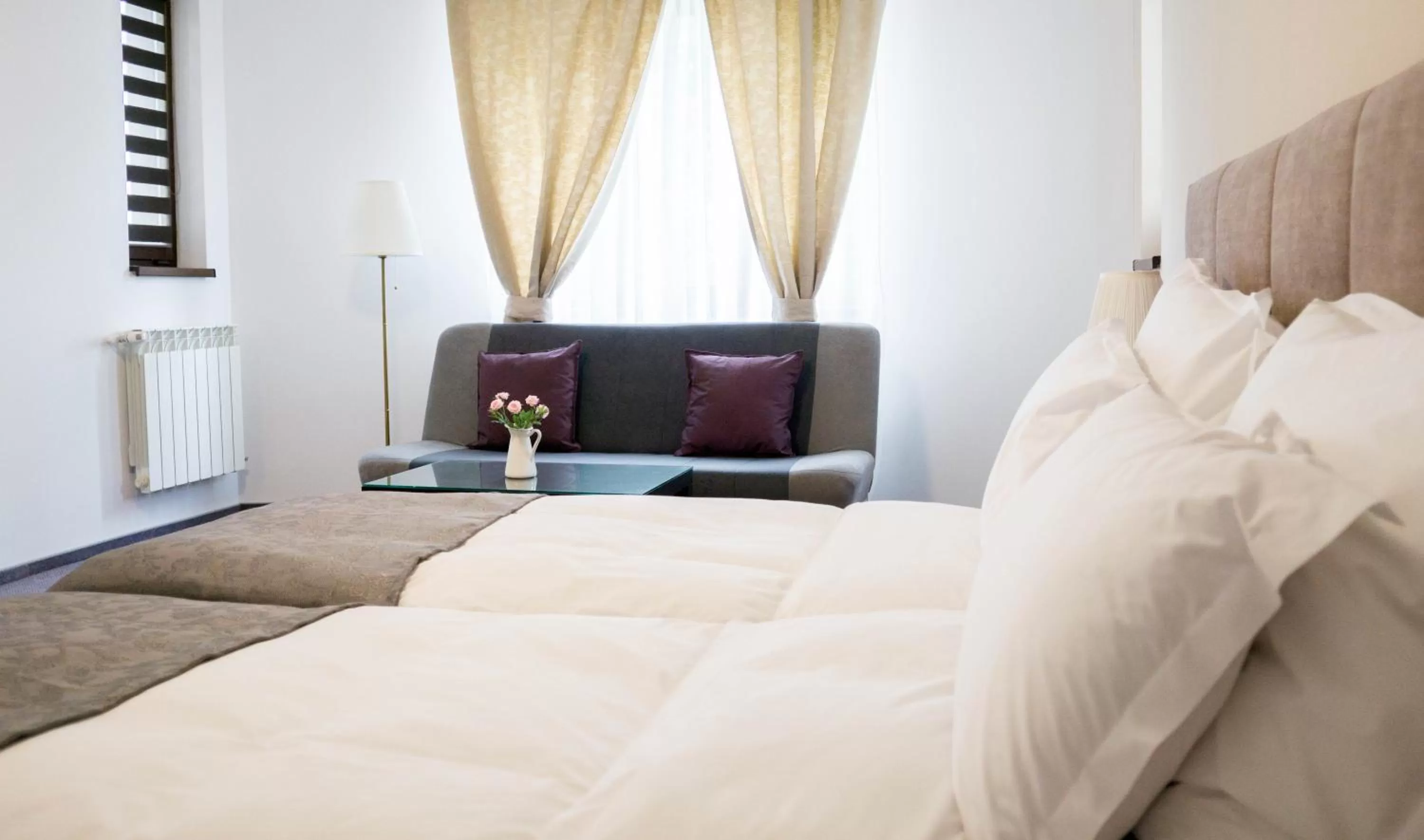 Photo of the whole room, Bed in Nest