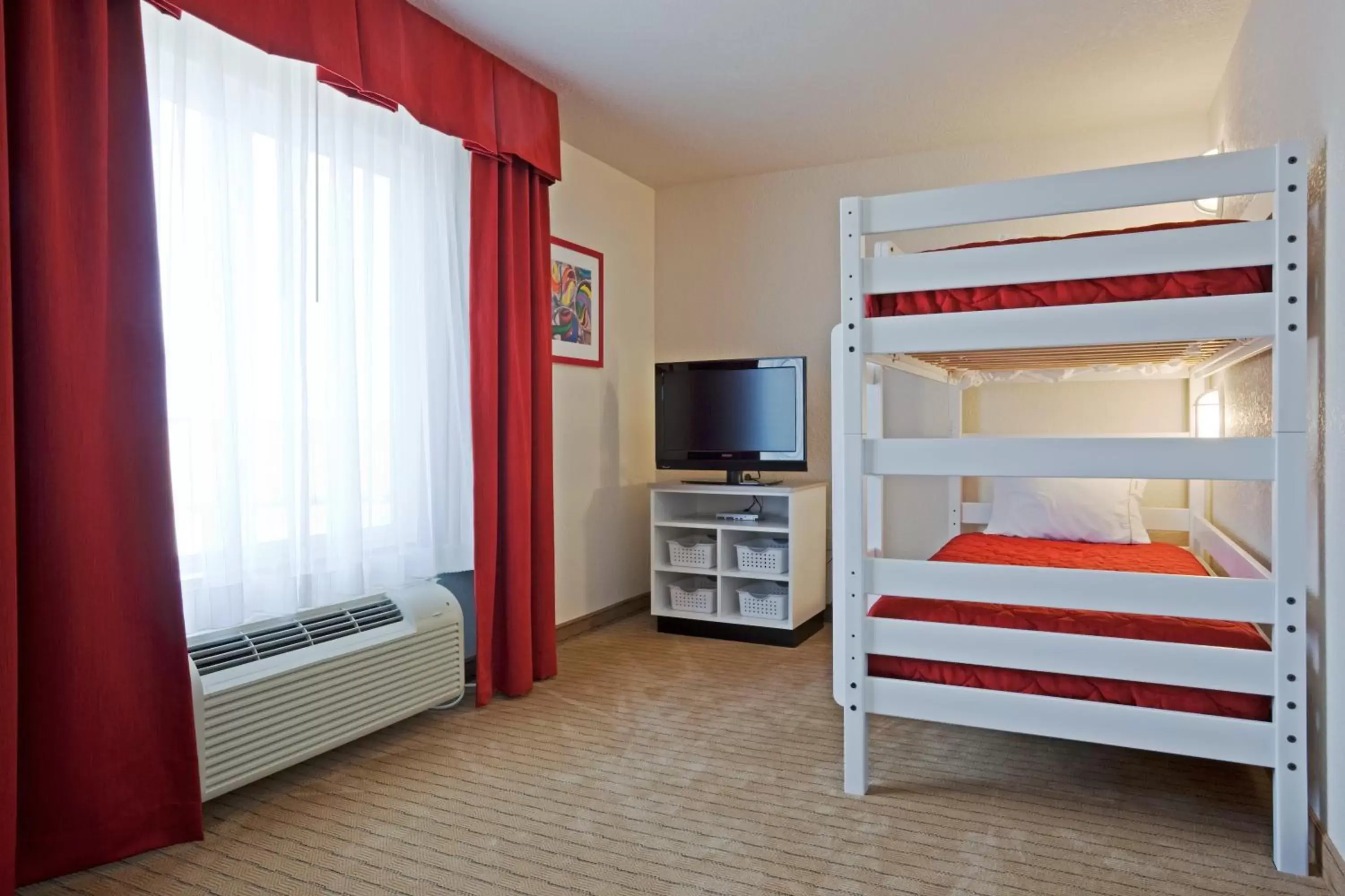 Photo of the whole room, Bunk Bed in Holiday Inn Express Hotel & Suites Antigo, an IHG Hotel