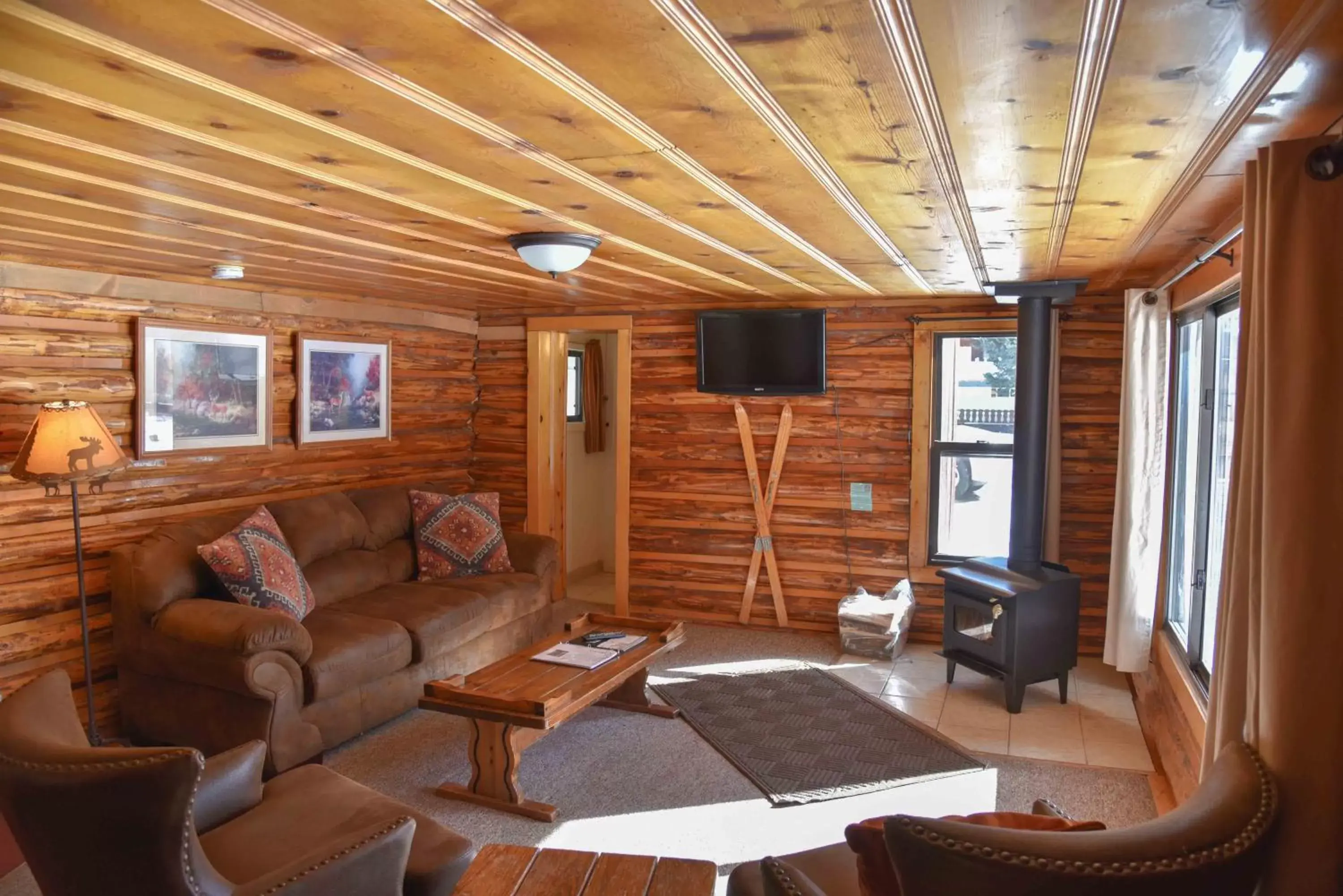 Living room, Seating Area in Alpine Lodge Red River
