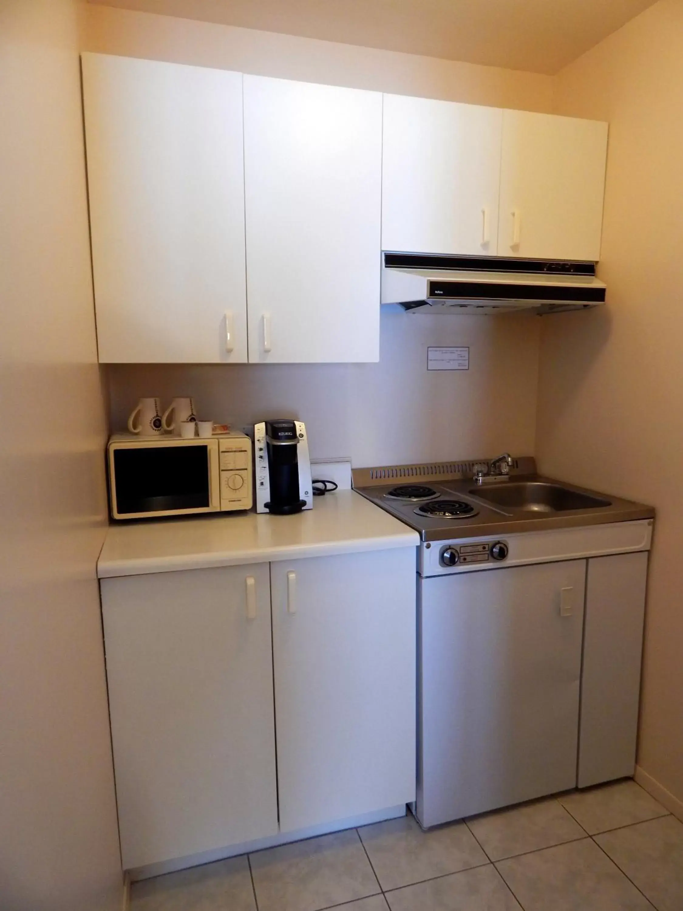 Kitchen/Kitchenette in Complexe Hotelier Escoumins