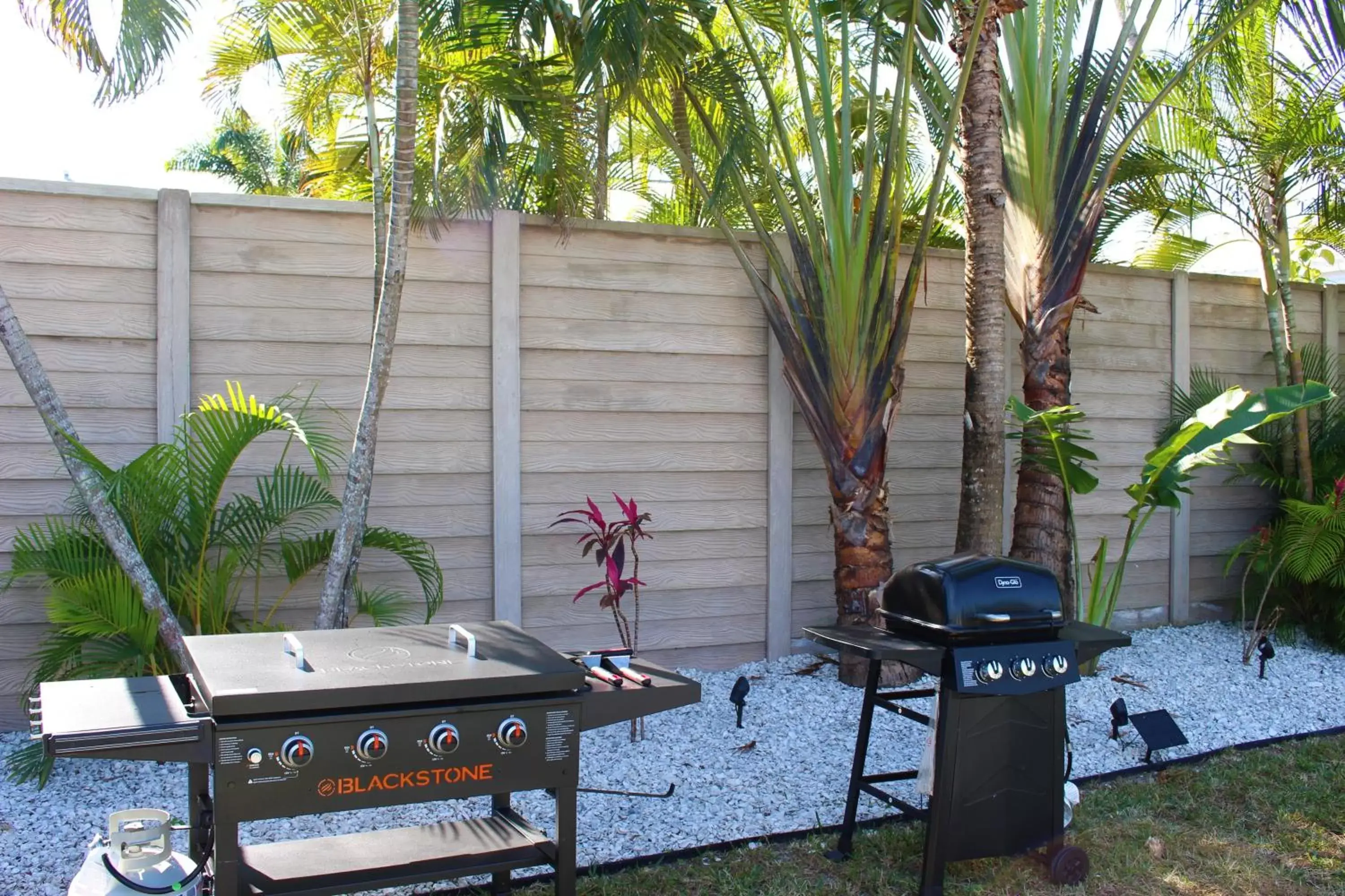 BBQ facilities in Latitude 26 Waterfront Boutique Resort - Fort Myers Beach