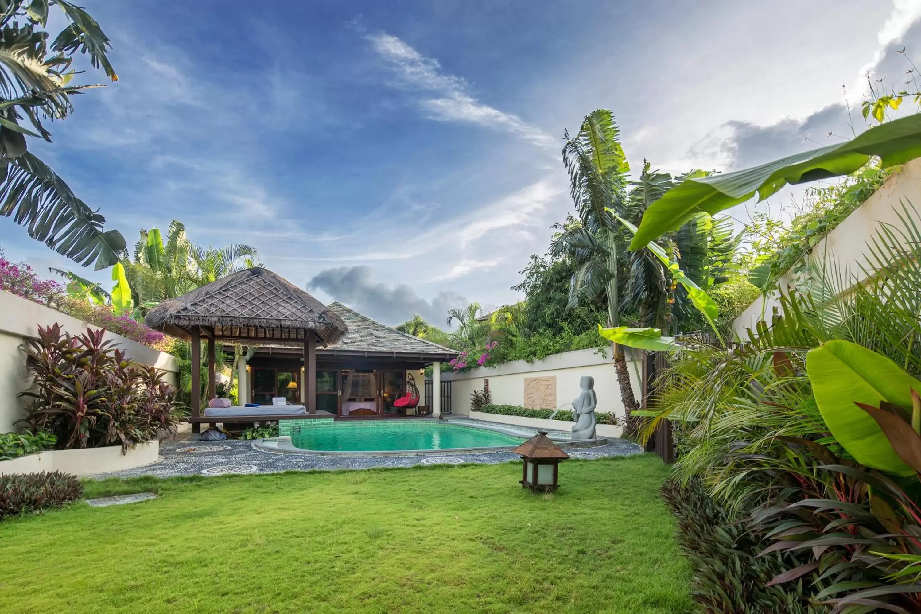 Garden, Swimming Pool in Sanya Yalong Bay Villas & Spa