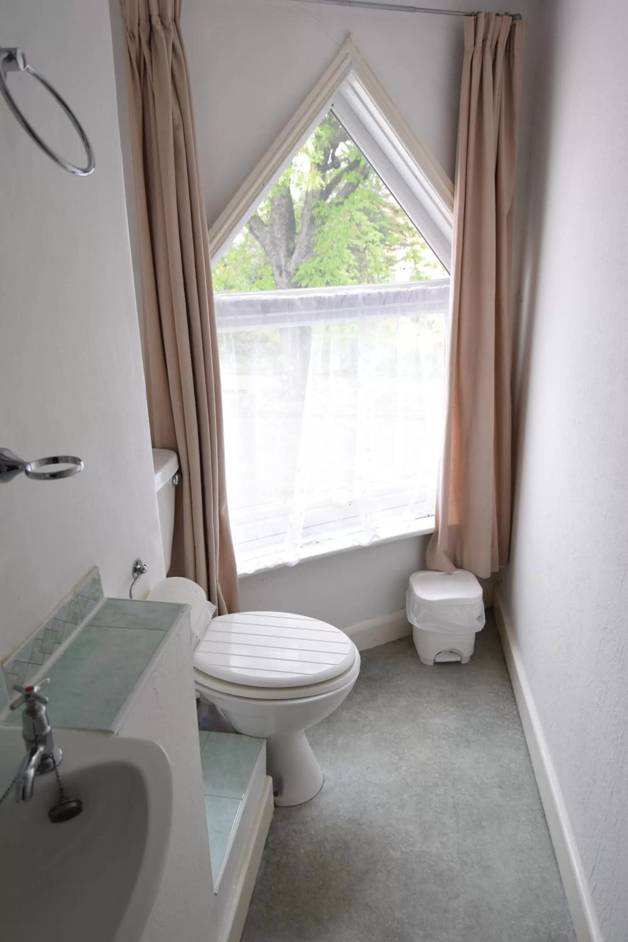 Bedroom, Bathroom in Castle Lodge