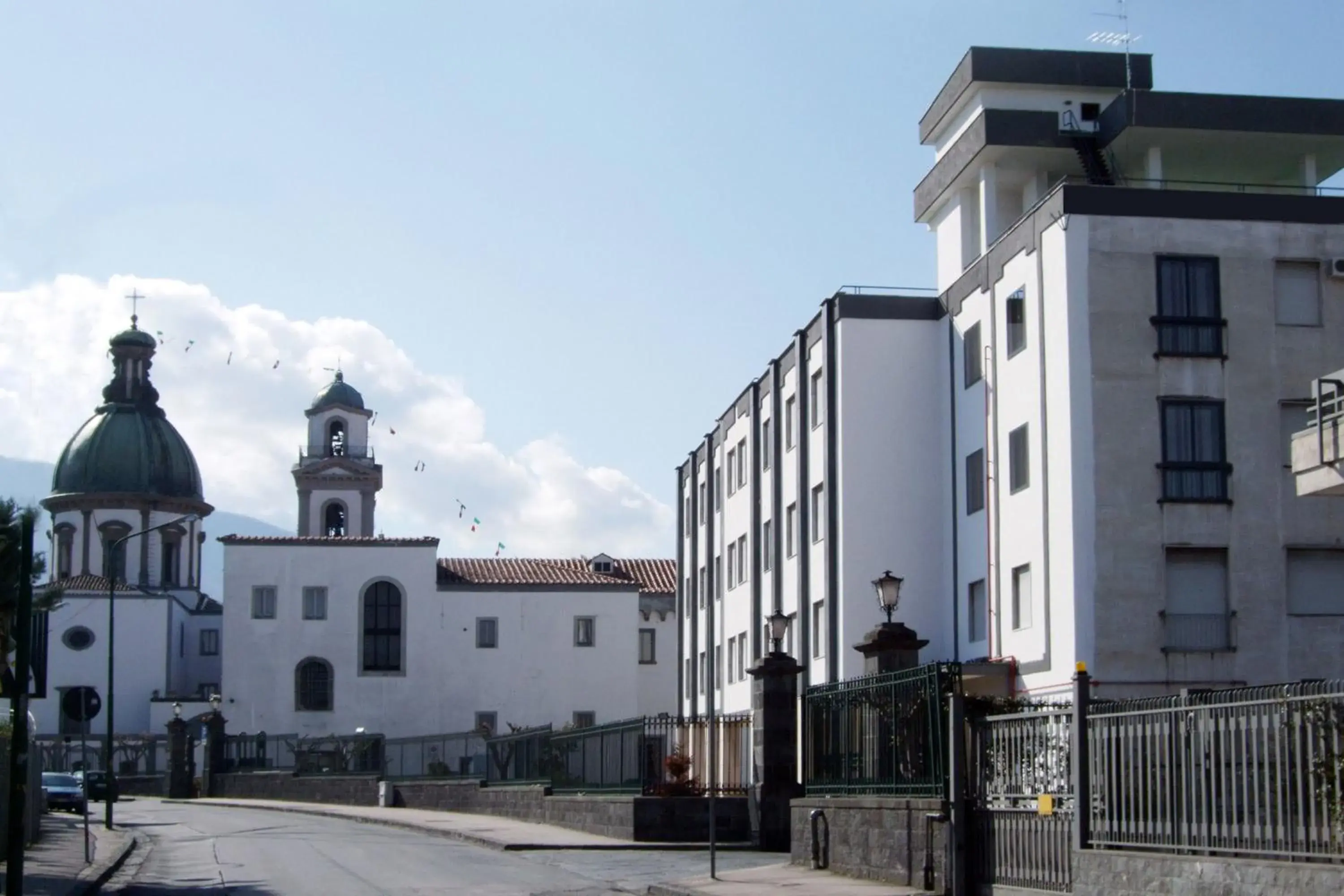 Facade/entrance, Property Building in Hotel La Casa Del Pellegrino