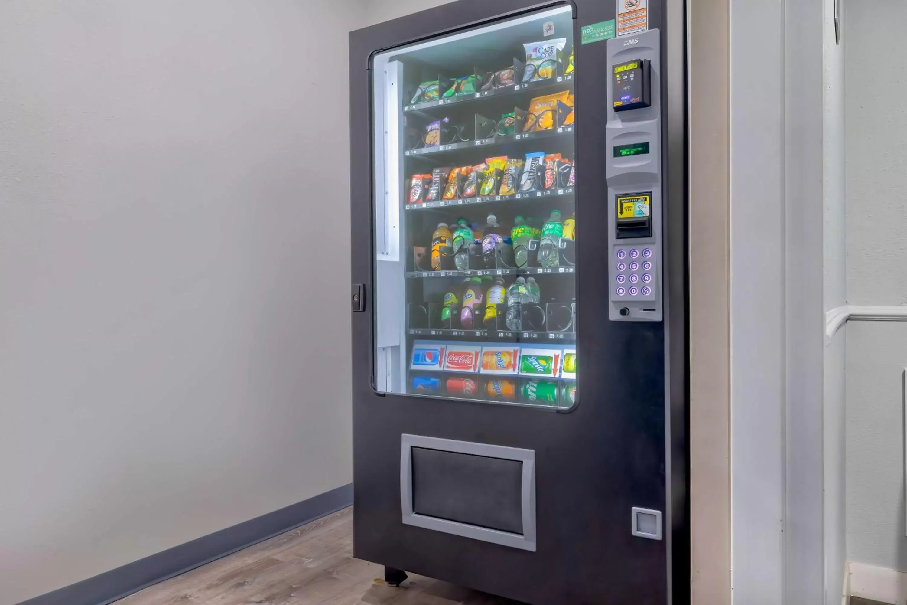 Property building in Motel 6 Bethel, CT - Danbury Property building in Motel 6 Bethel, CT - Danbury