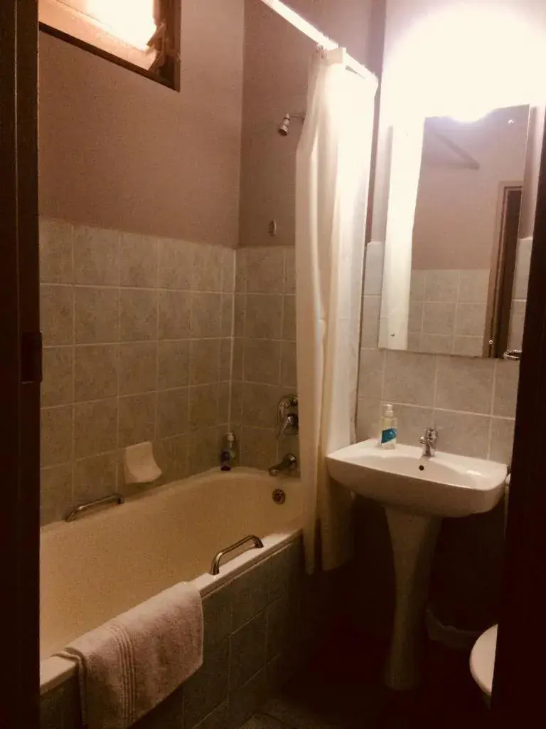 Bathroom in Hotel Portao Diaz