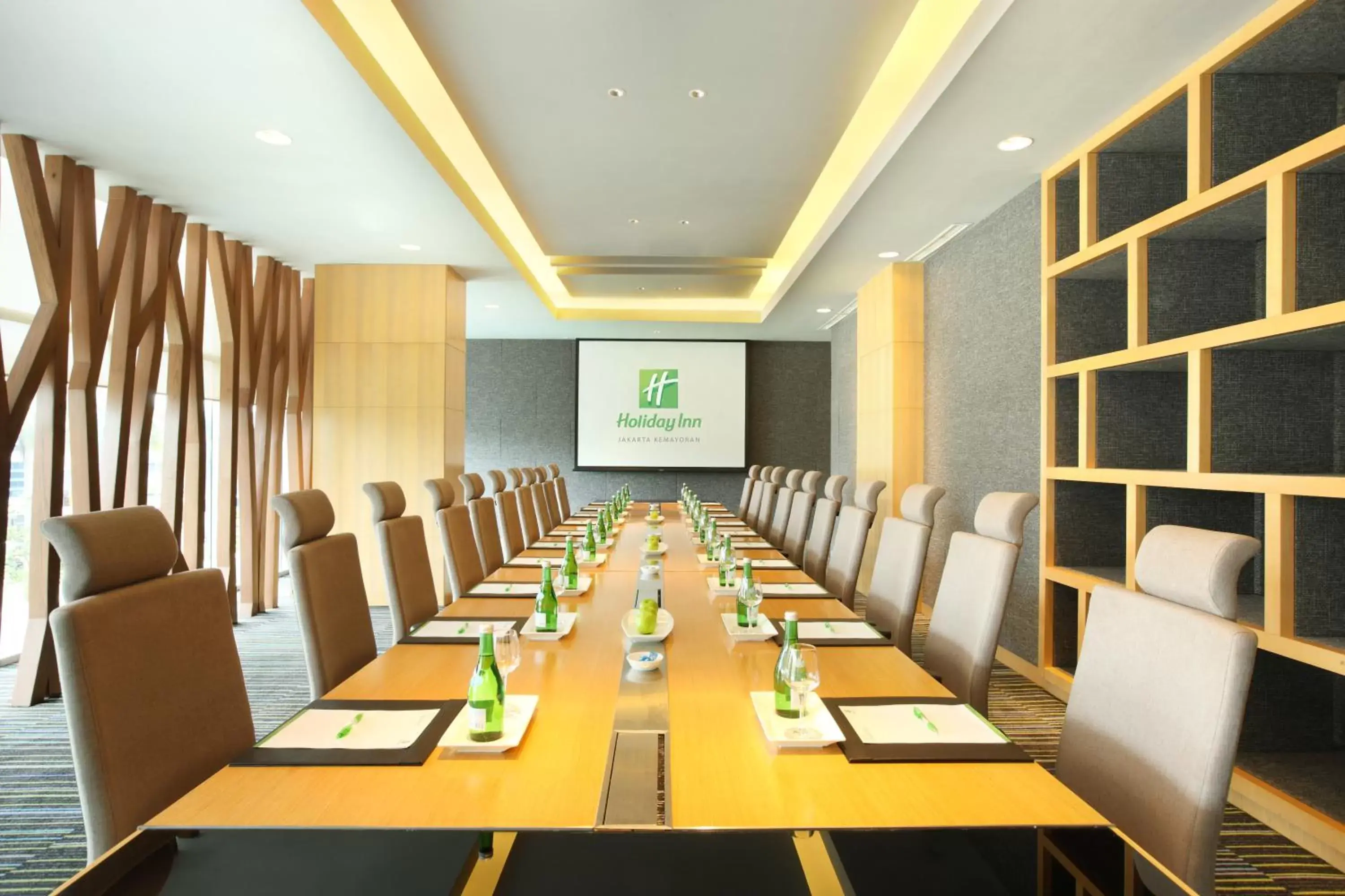 Meeting/conference room in Holiday Inn Jakarta Kemayoran, an IHG Hotel