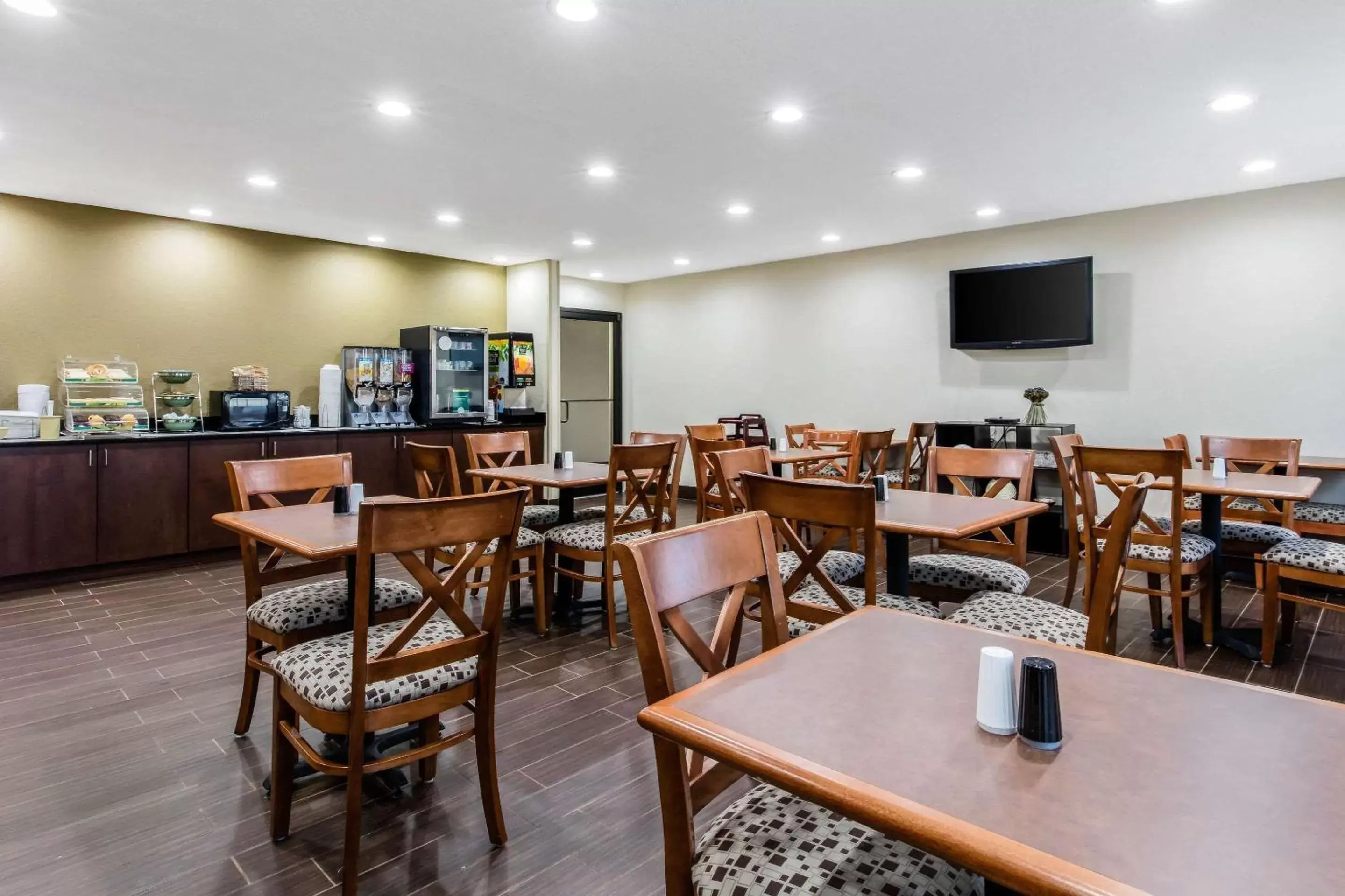 Restaurant/Places to Eat in Quality Inn Batesville