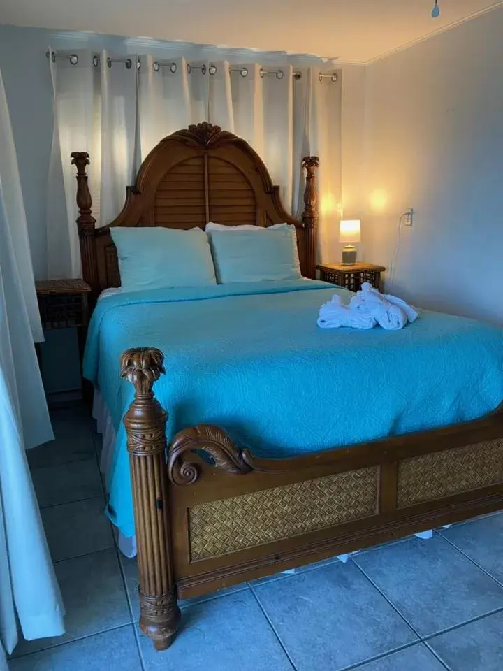 Bedroom, Bed in Turtle Beach Resort