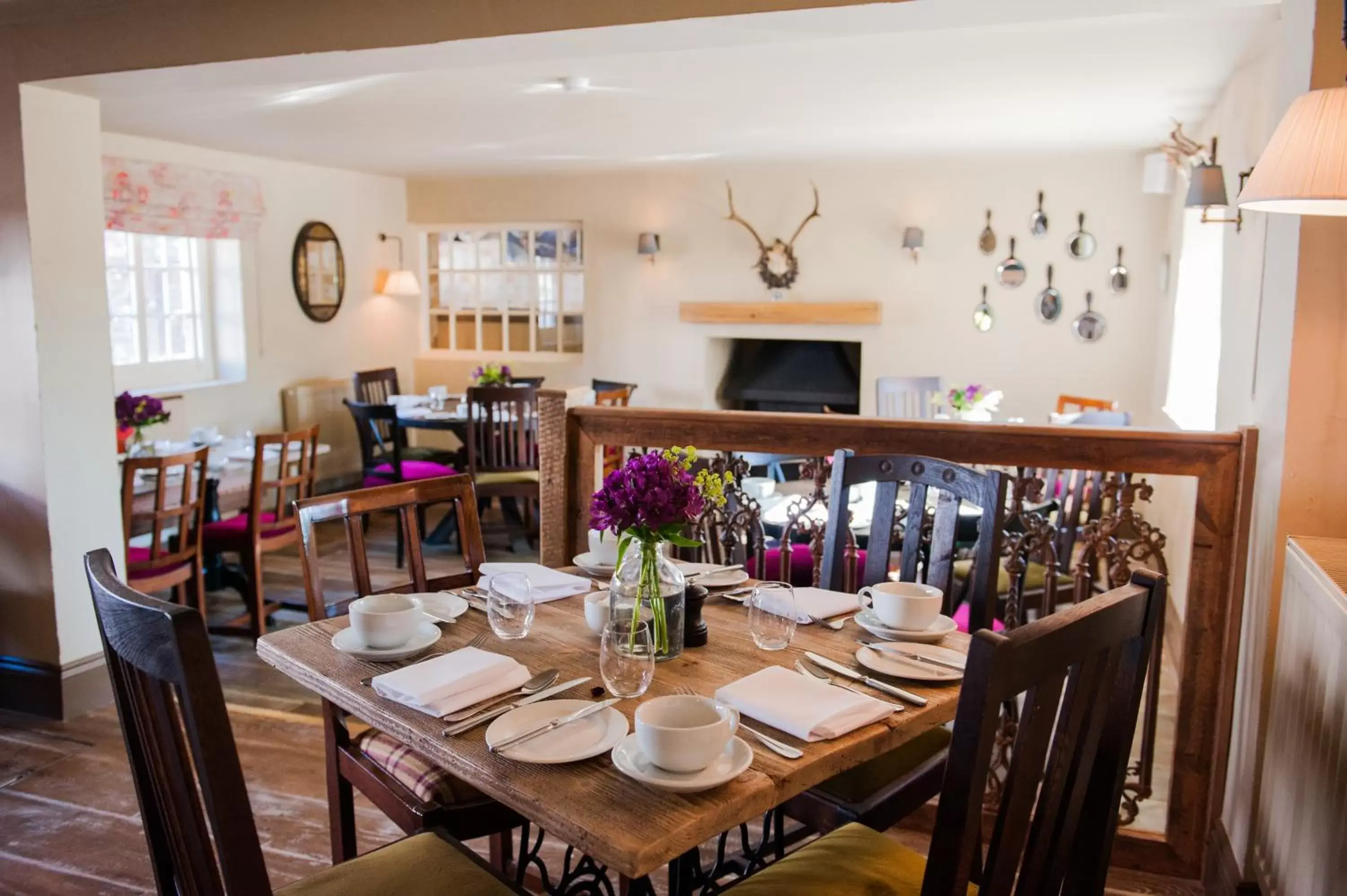 Restaurant/Places to Eat in The White Hart, Overton