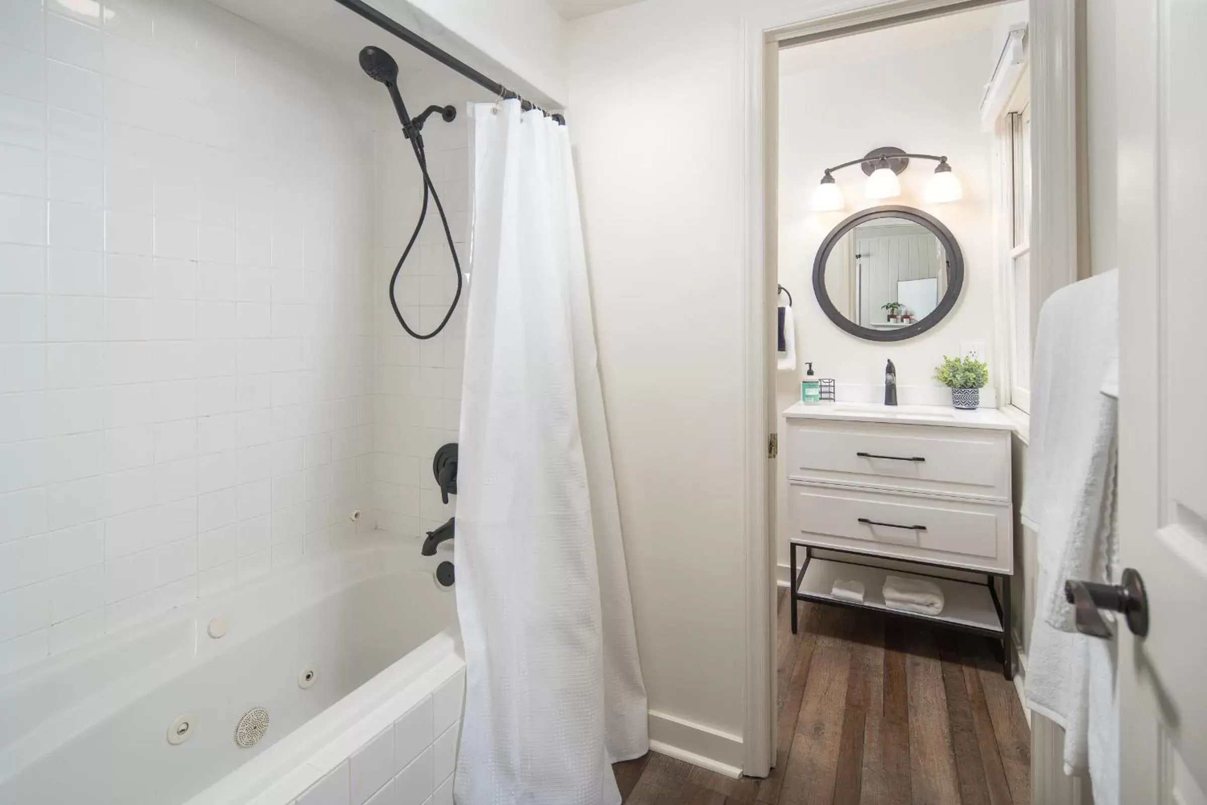 Bathroom in The Victorian Inn Blowing Rock