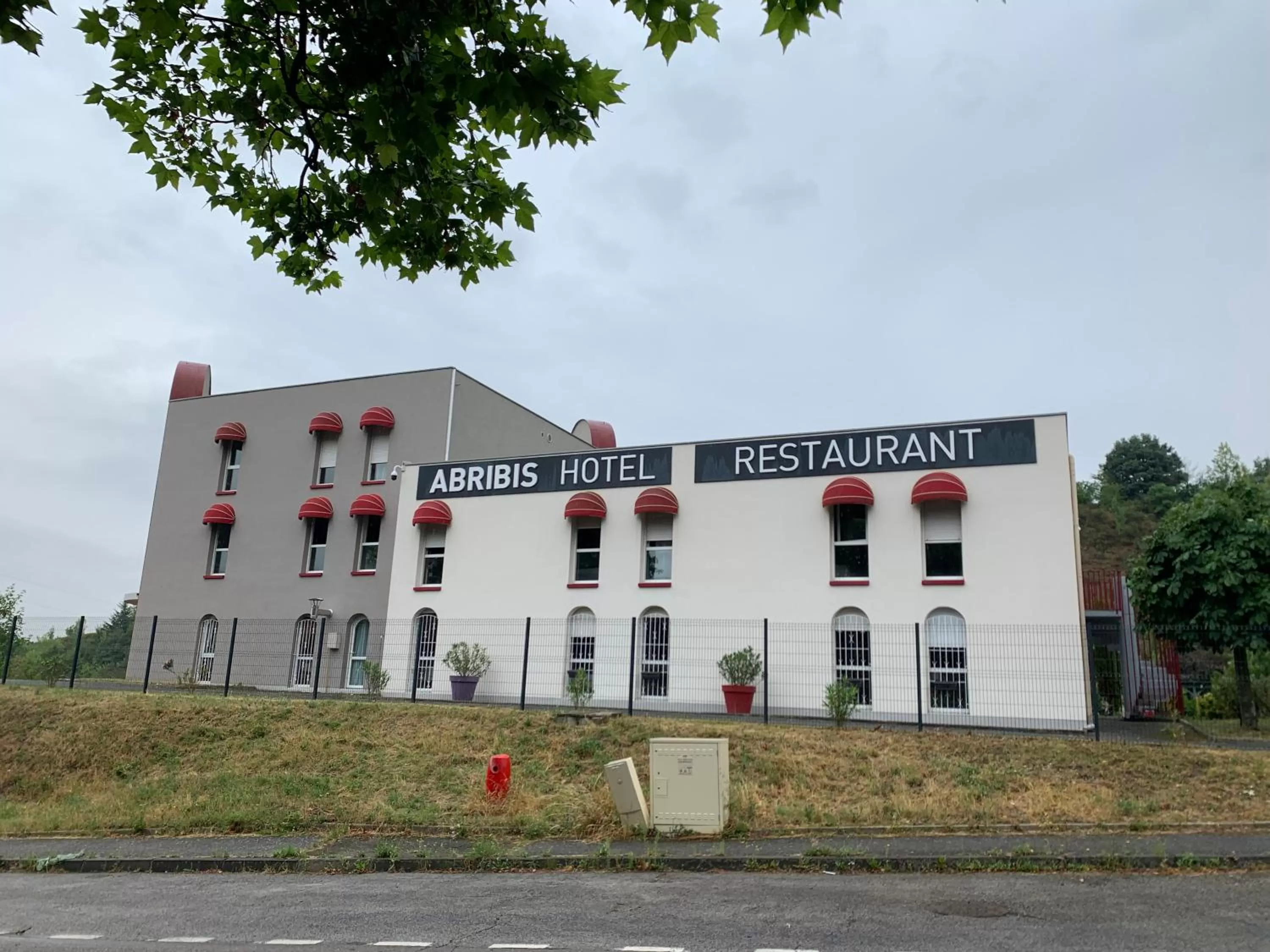 Property building in L'Abribis