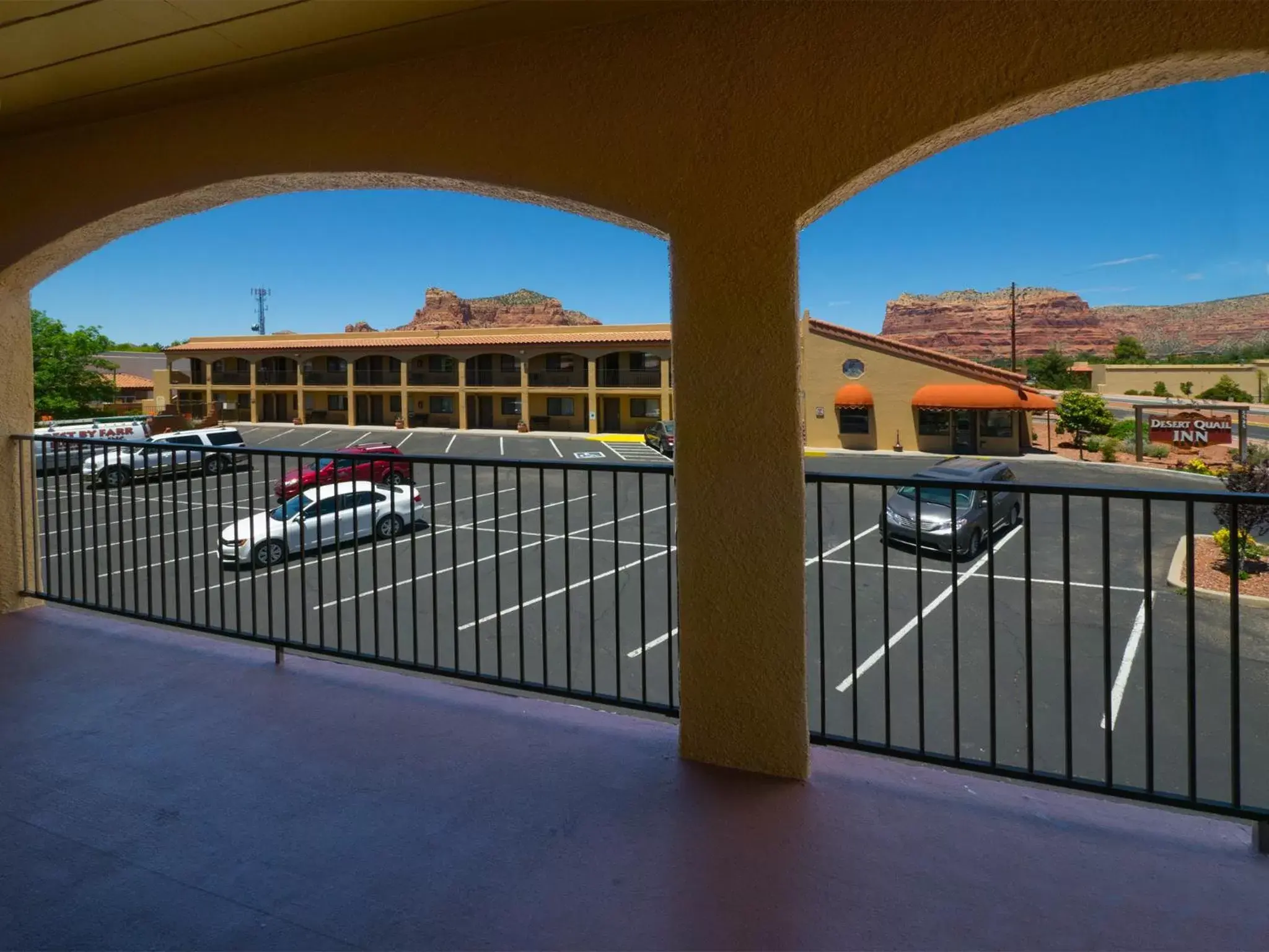 Facade/entrance, Balcony/Terrace in Desert Quail Inn Sedona at Bell Rock