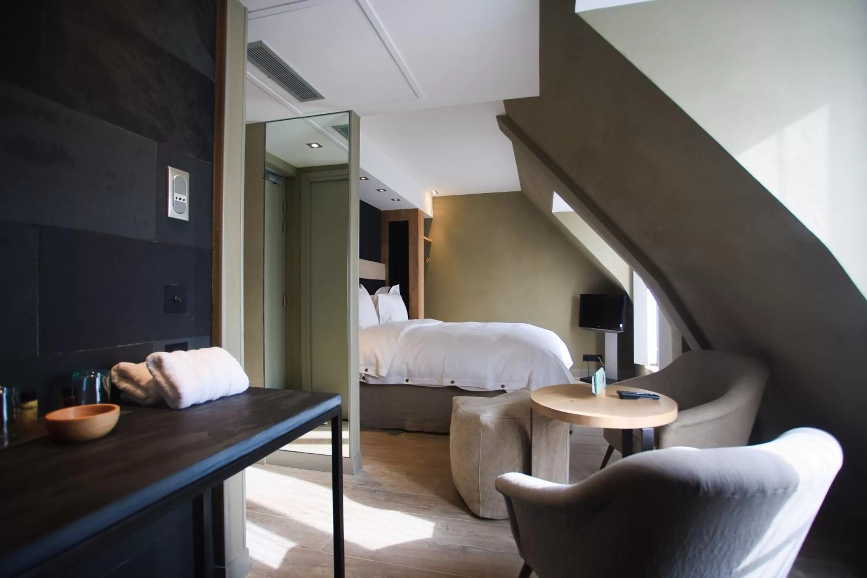 Photo of the whole room, Bed in Hidden Hotel