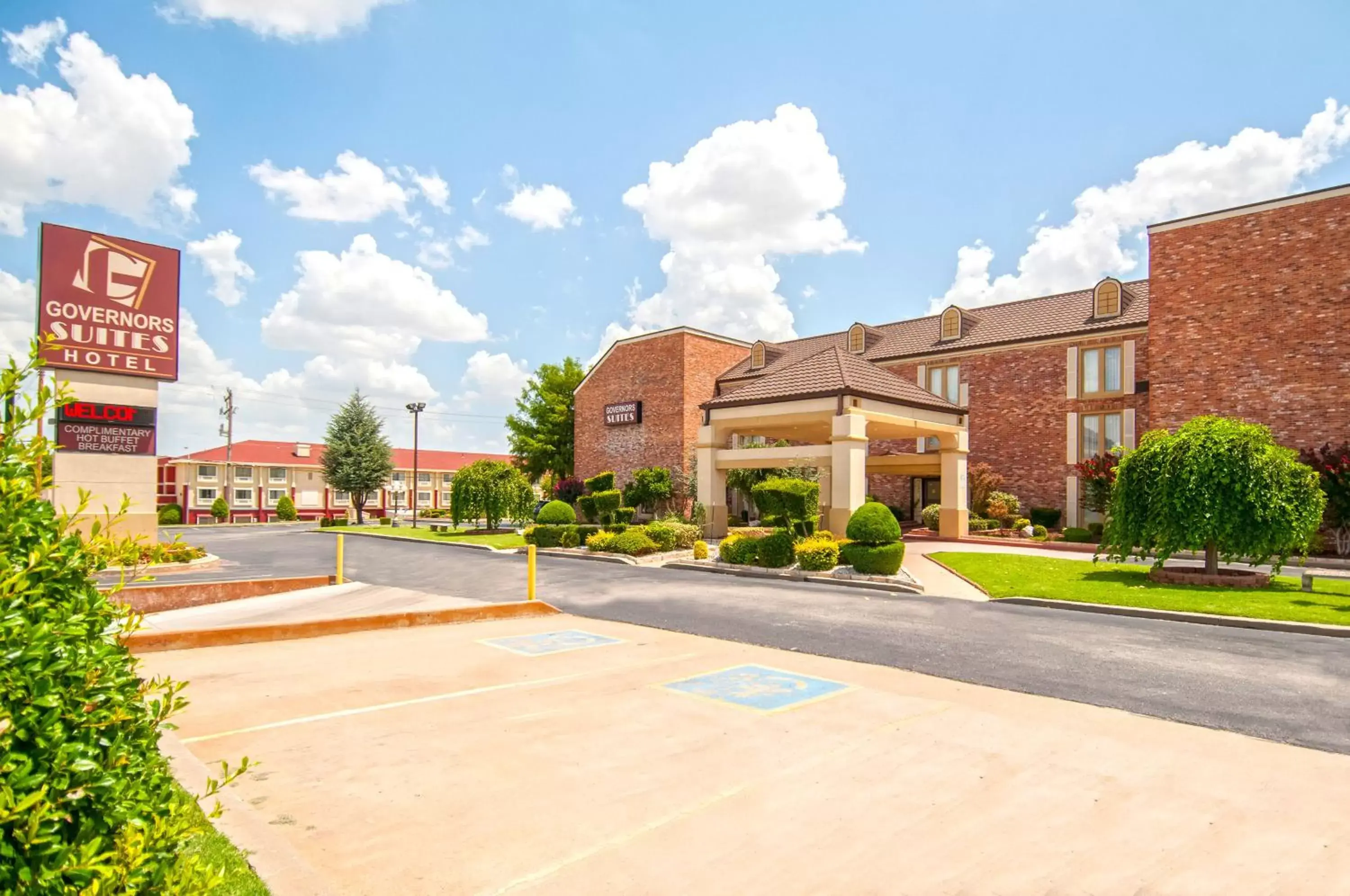 Property building in Governors Suites Hotel Oklahoma City Airport Area Property building in Governors Suites Hotel Oklahoma City Airport Area