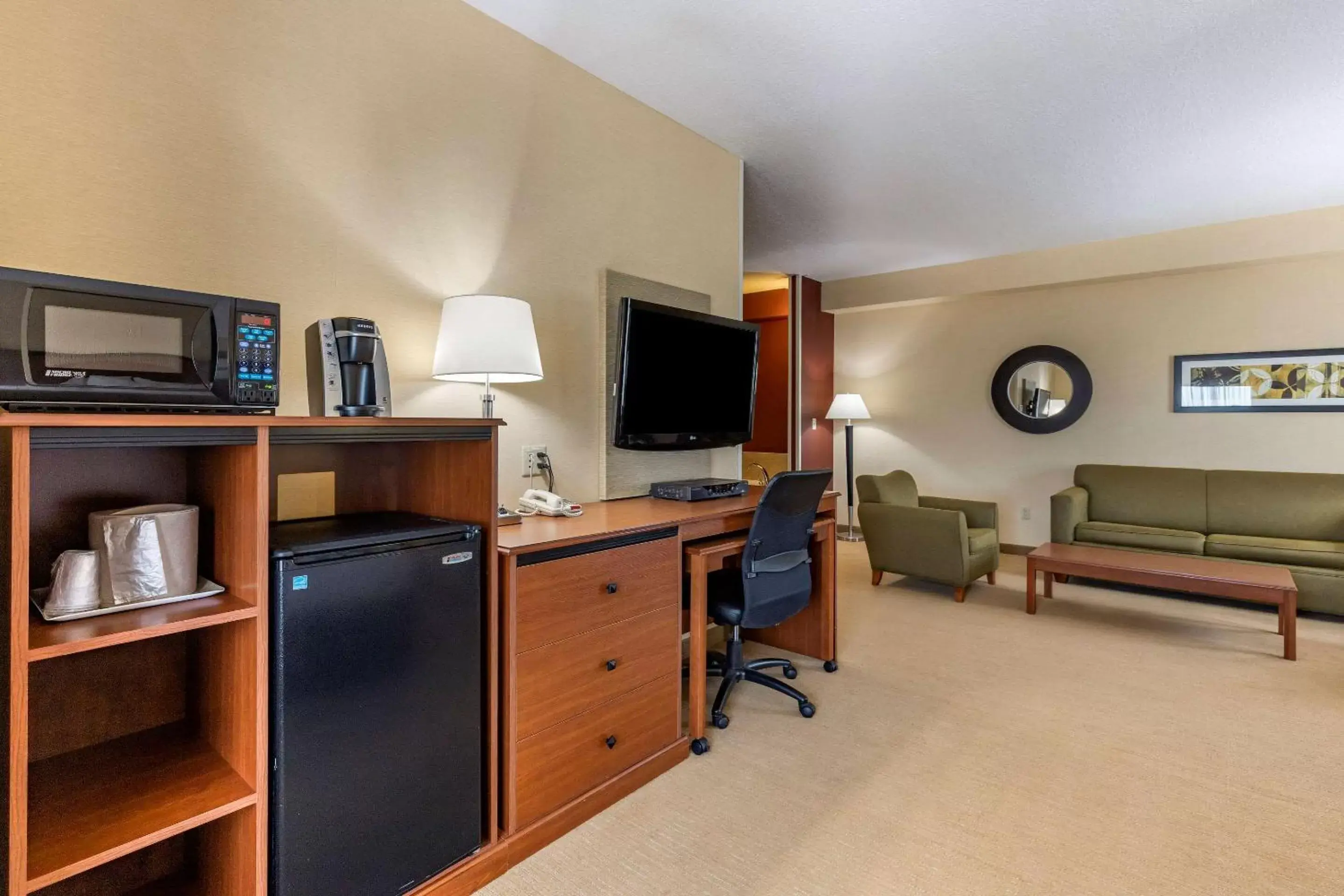 Bedroom, TV/Entertainment Center in Comfort Inn & Suites Gateway to Glacier National Park