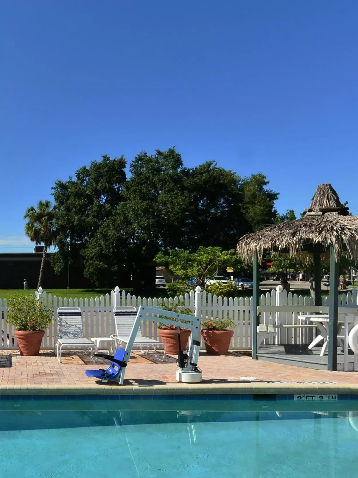 Swimming Pool in Americas Best Value Inn Bradenton-Sarasota