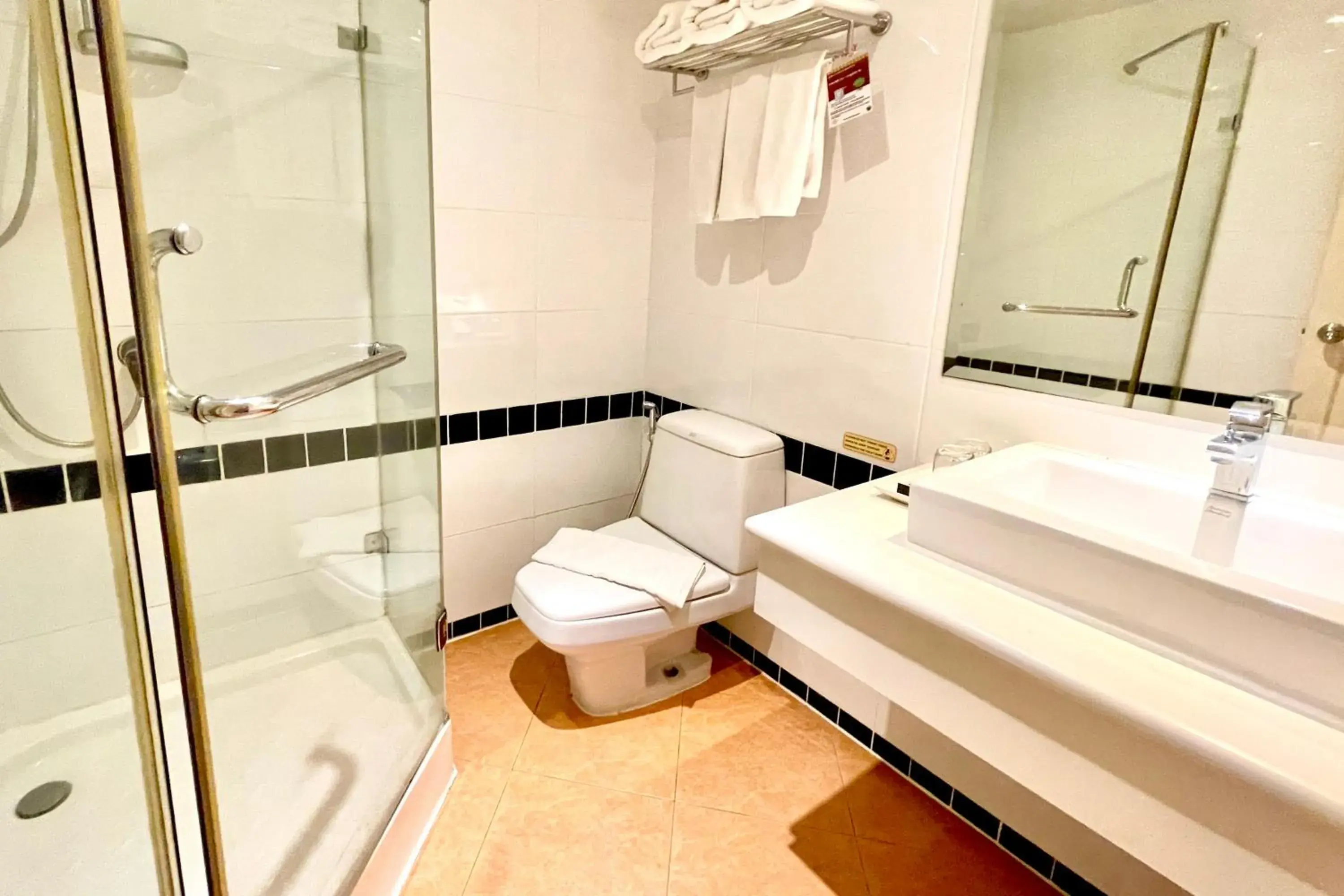 Toilet, Bathroom in Rayaburi Hotel, Patong