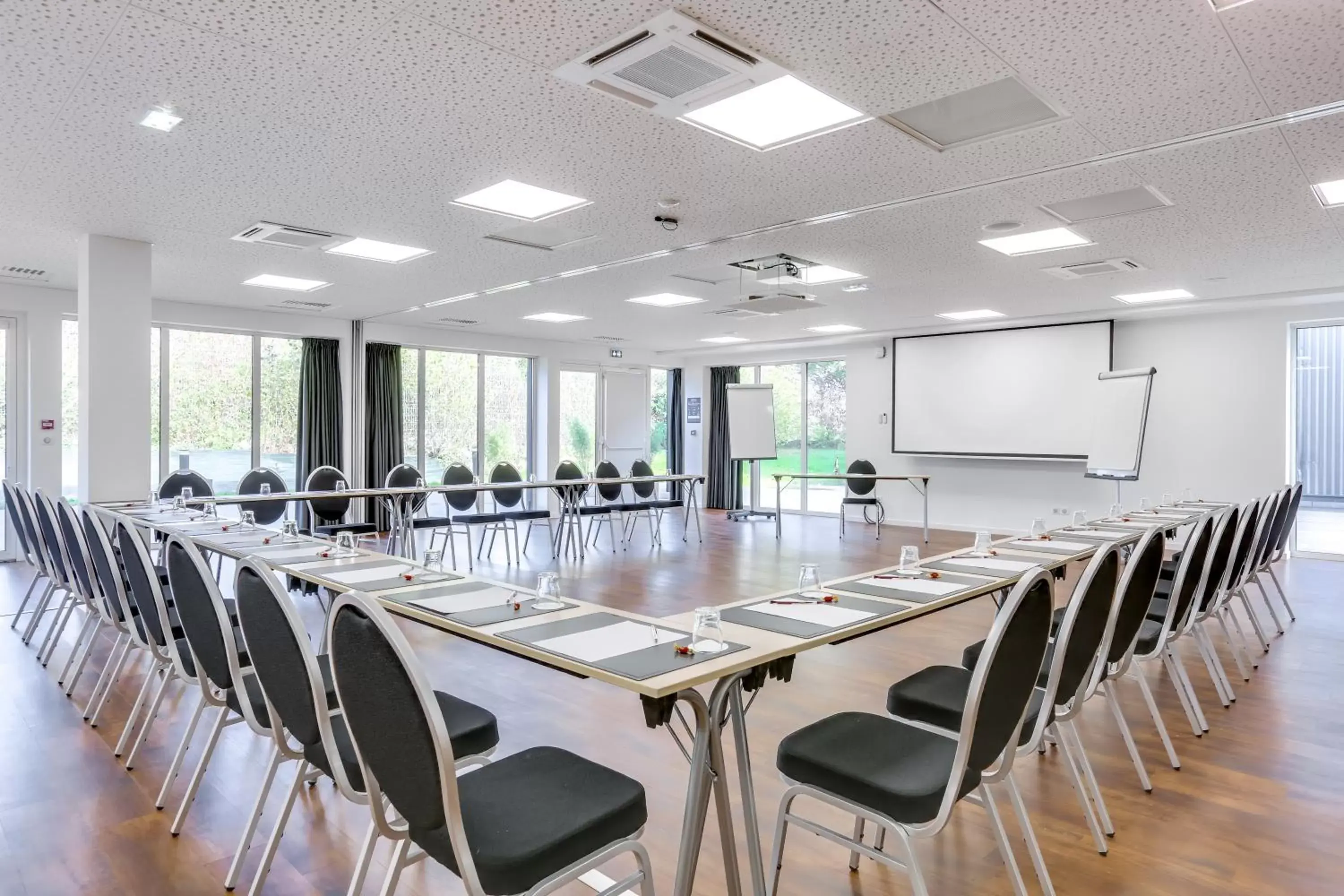 Meeting/conference room in Inspiration by balladins Caen Mémorial