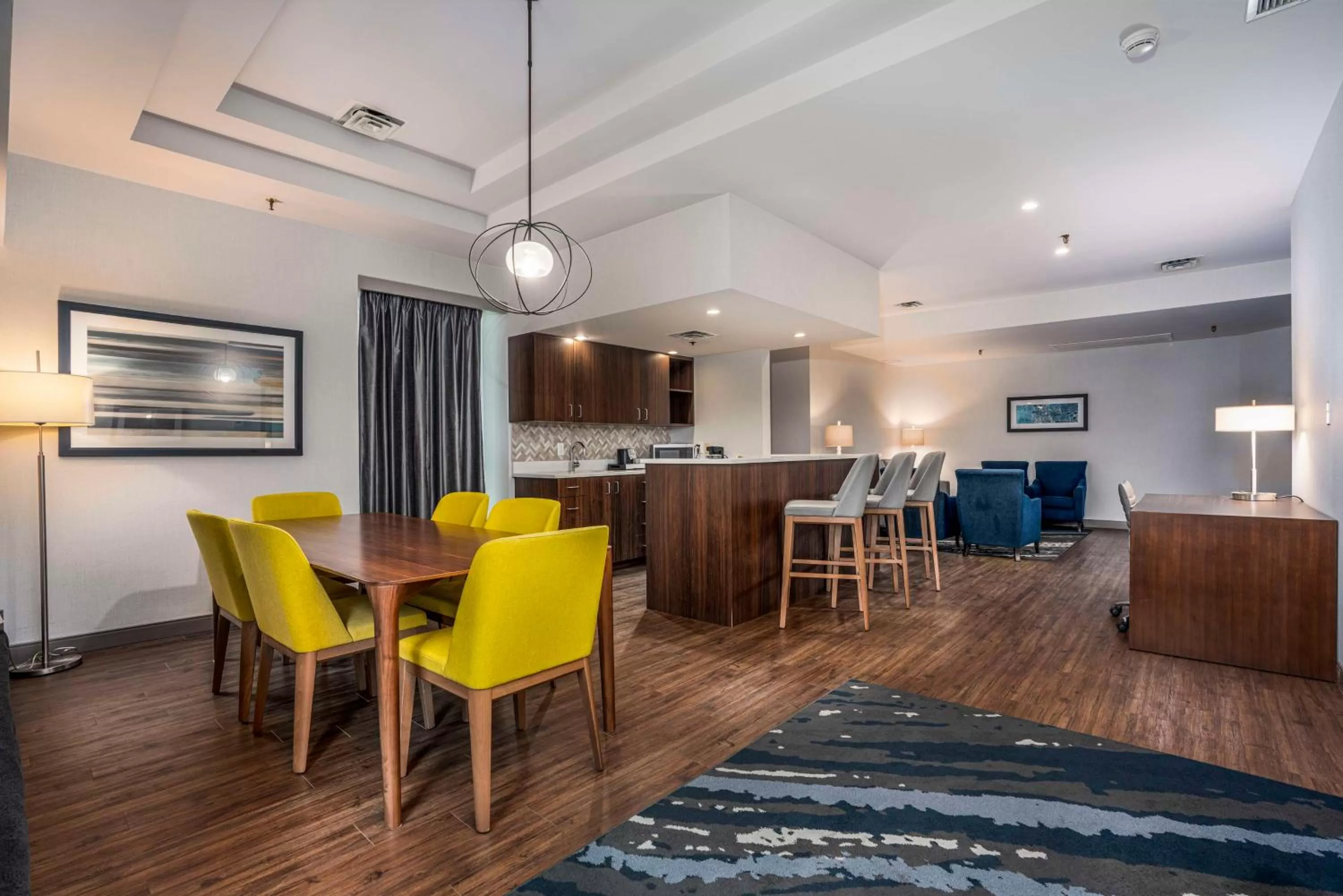 Living room in Embassy Suites by Hilton Indianapolis Downtown