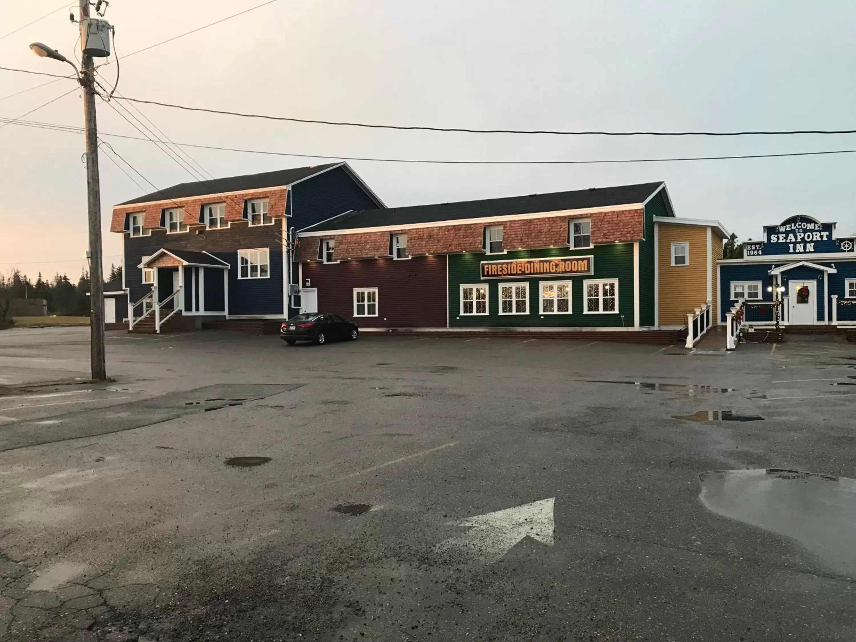 Facade/entrance, Property Building in Seaport Inn