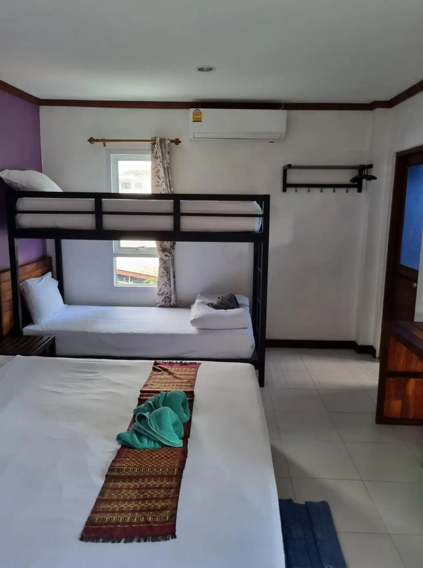 Bedroom, Bunk Bed in Cha-Cha Hotel